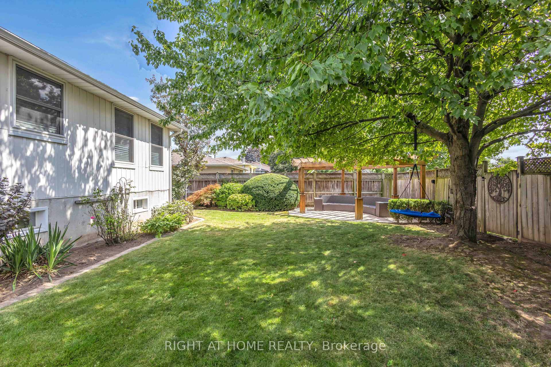 Photo 37 of 1432 Dewbourne Crescent, Burlington, Palmer — HOMEH