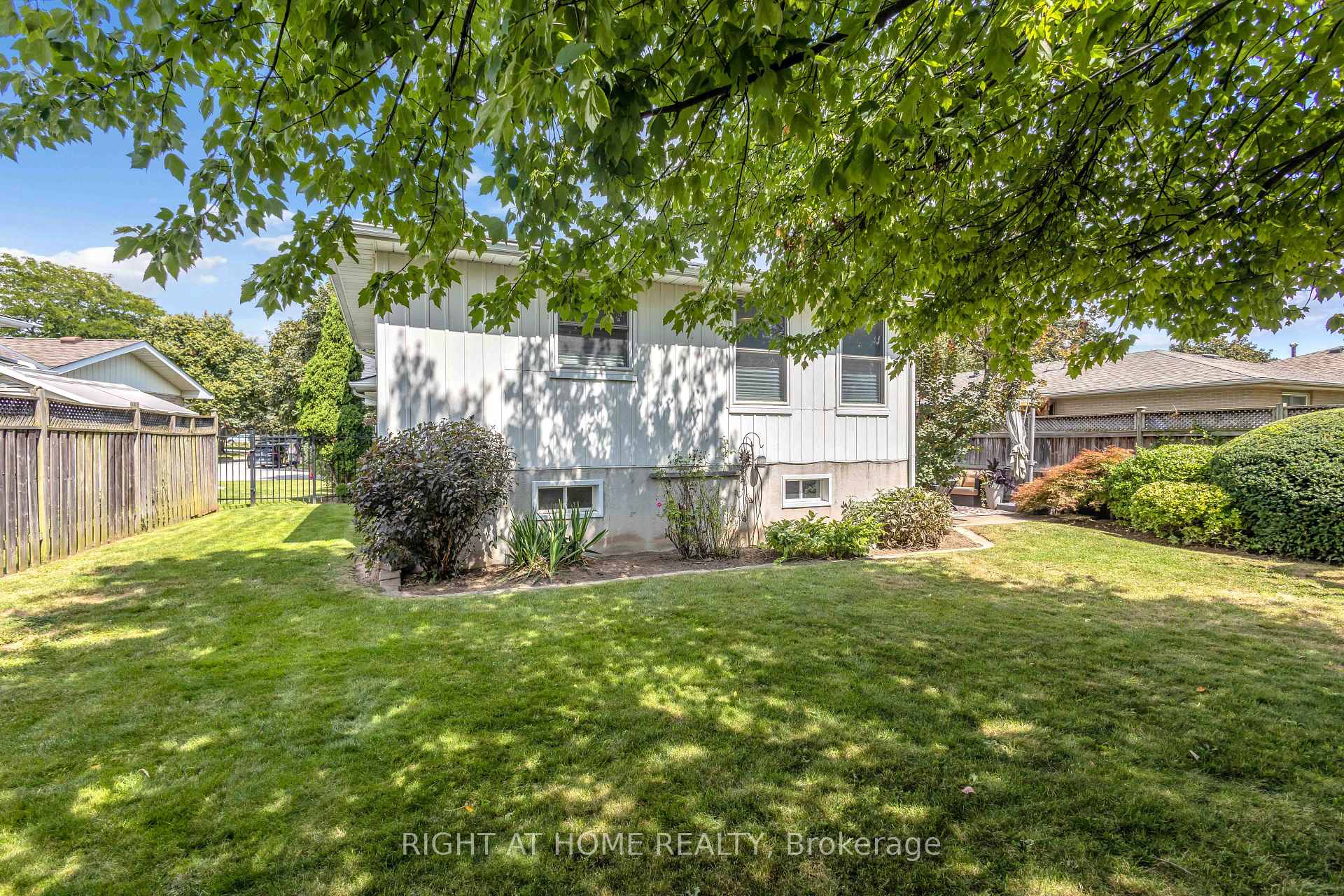 Photo 39 of 1432 Dewbourne Crescent, Burlington, Palmer — HOMEH
