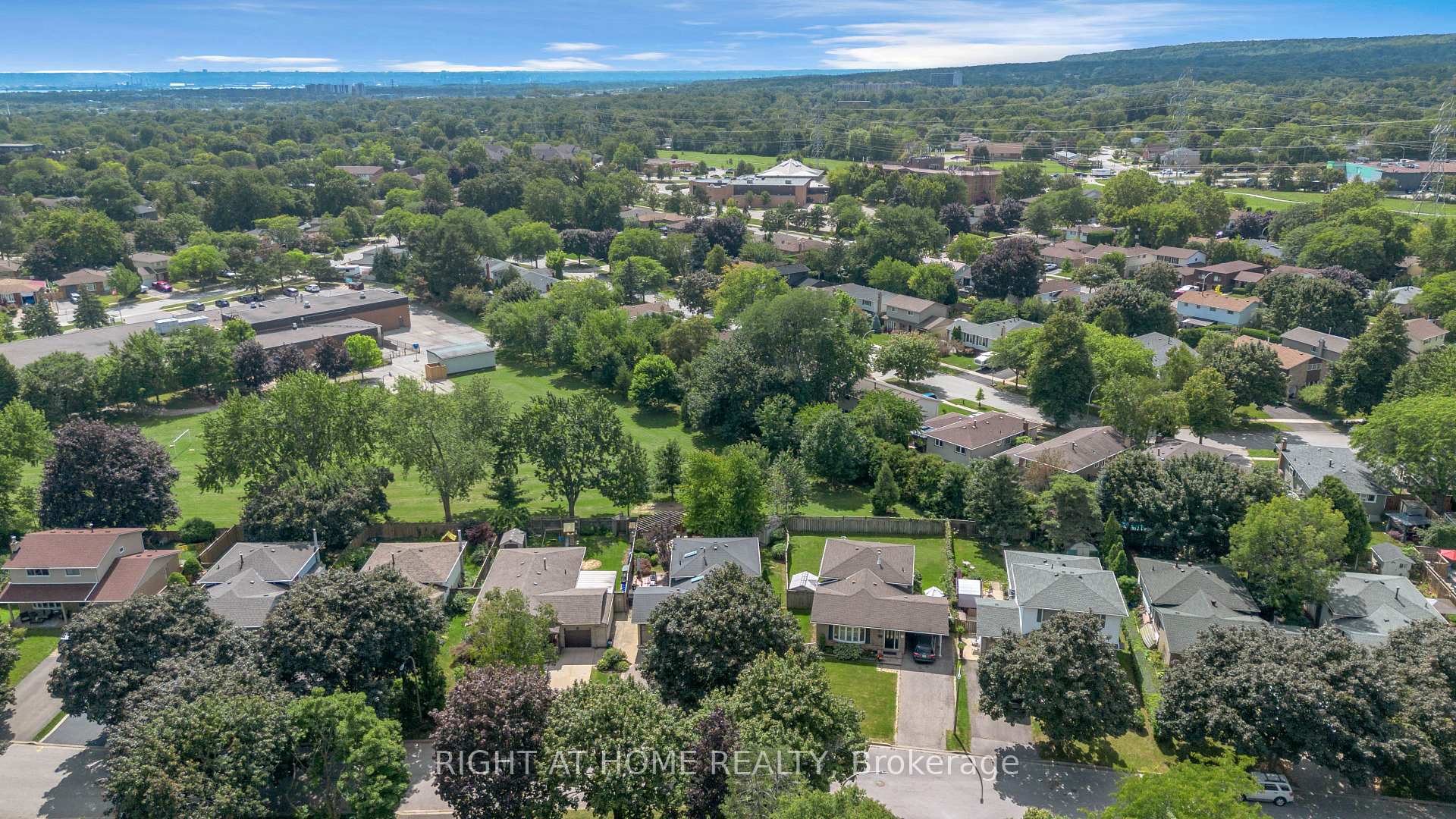 Photo 42 of 1432 Dewbourne Crescent, Burlington, Palmer — HOMEH