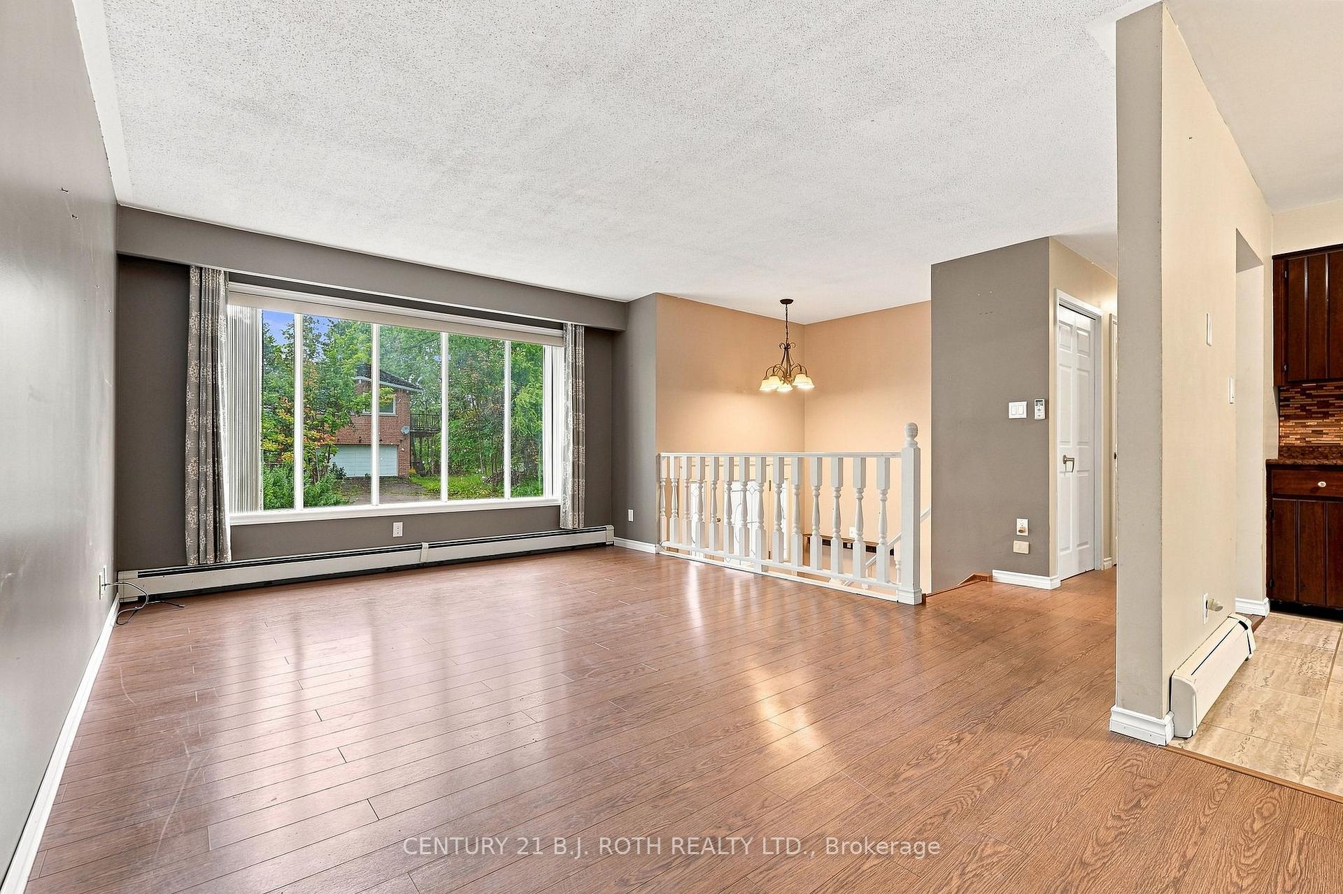 Photo 4 of 195 North Street E, Orillia — HOMEH