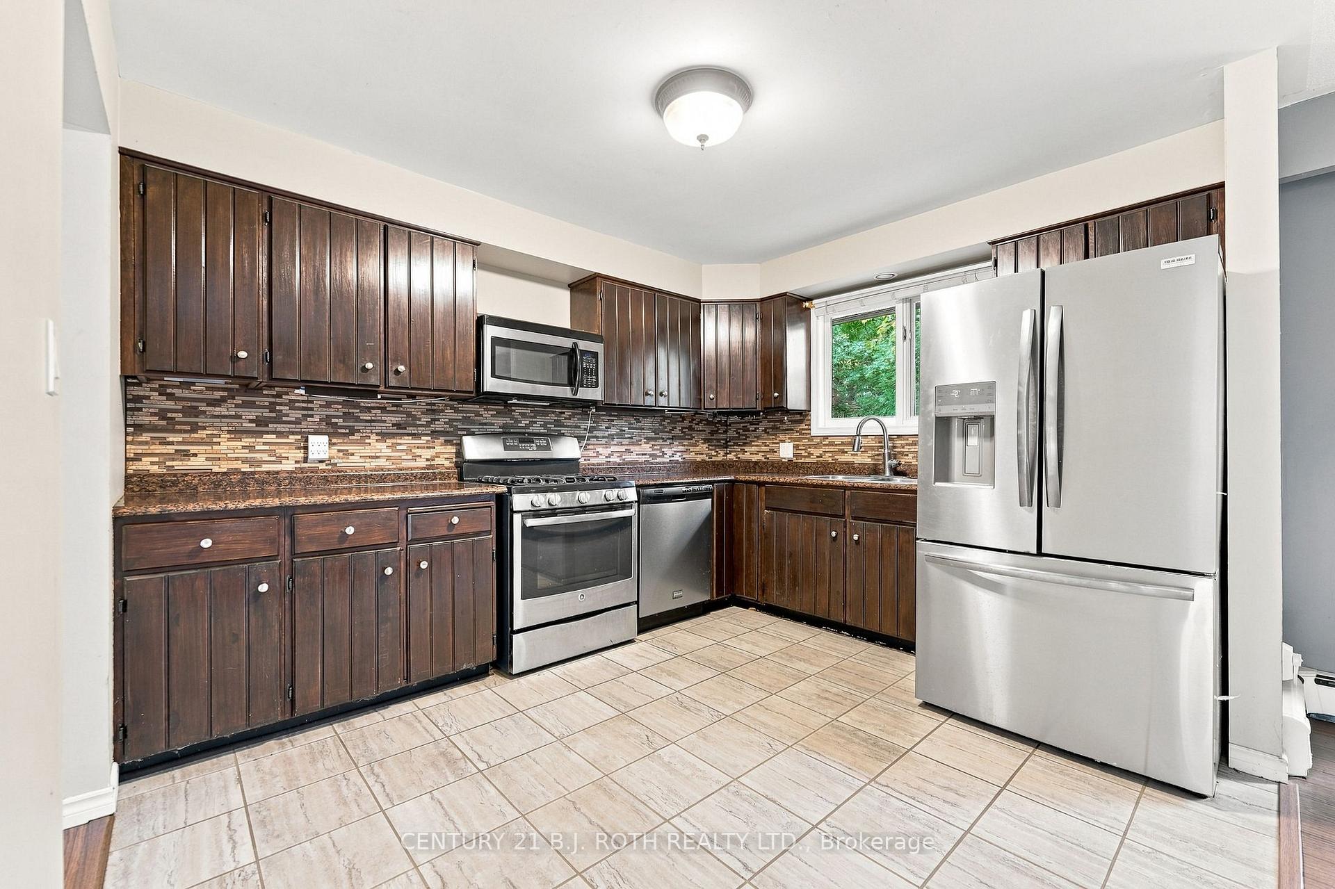 Photo 7 of 195 North Street E, Orillia — HOMEH