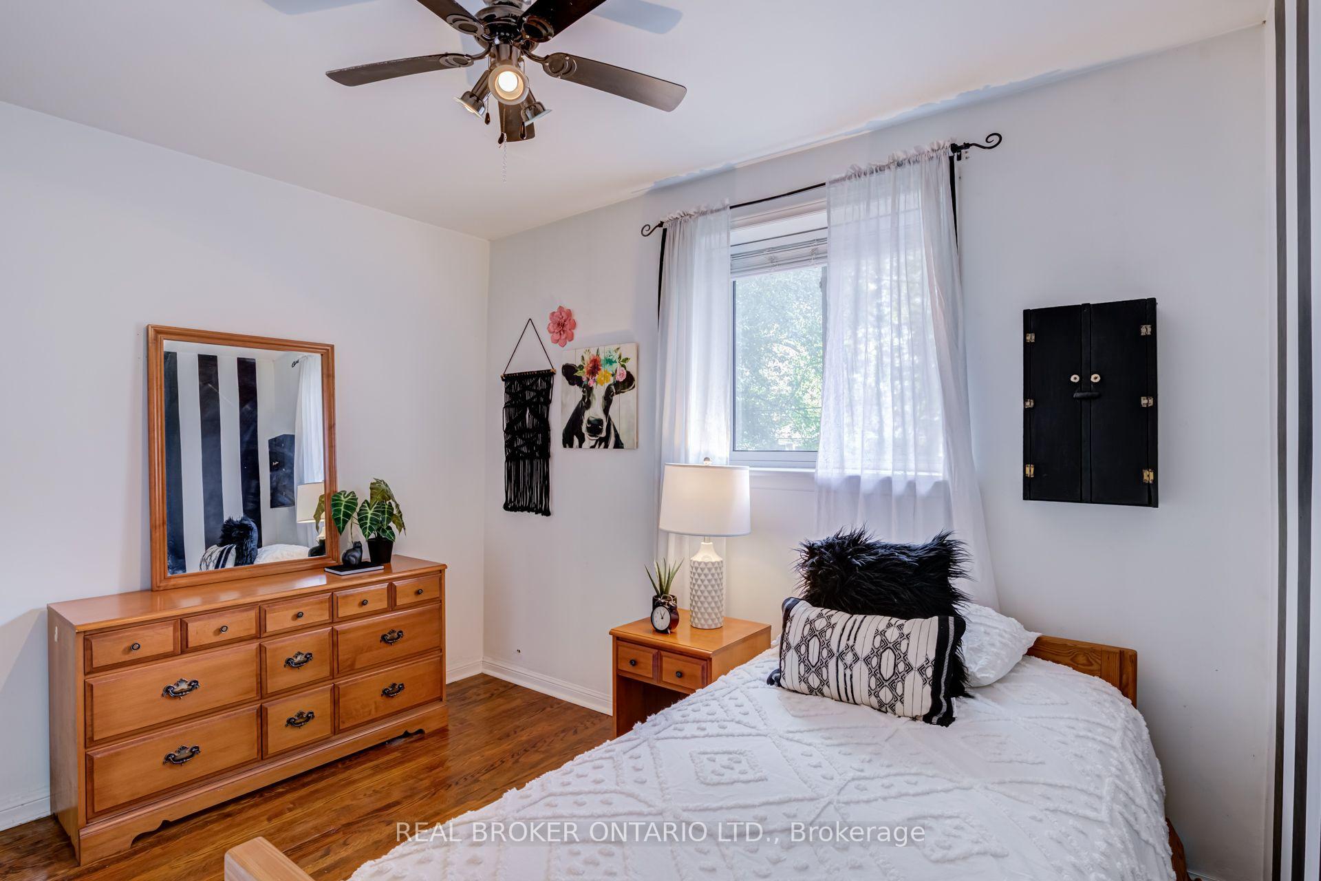 Photo 18 of 82 Tecumseth Drive, Aurora, Aurora Heights — HOMEH