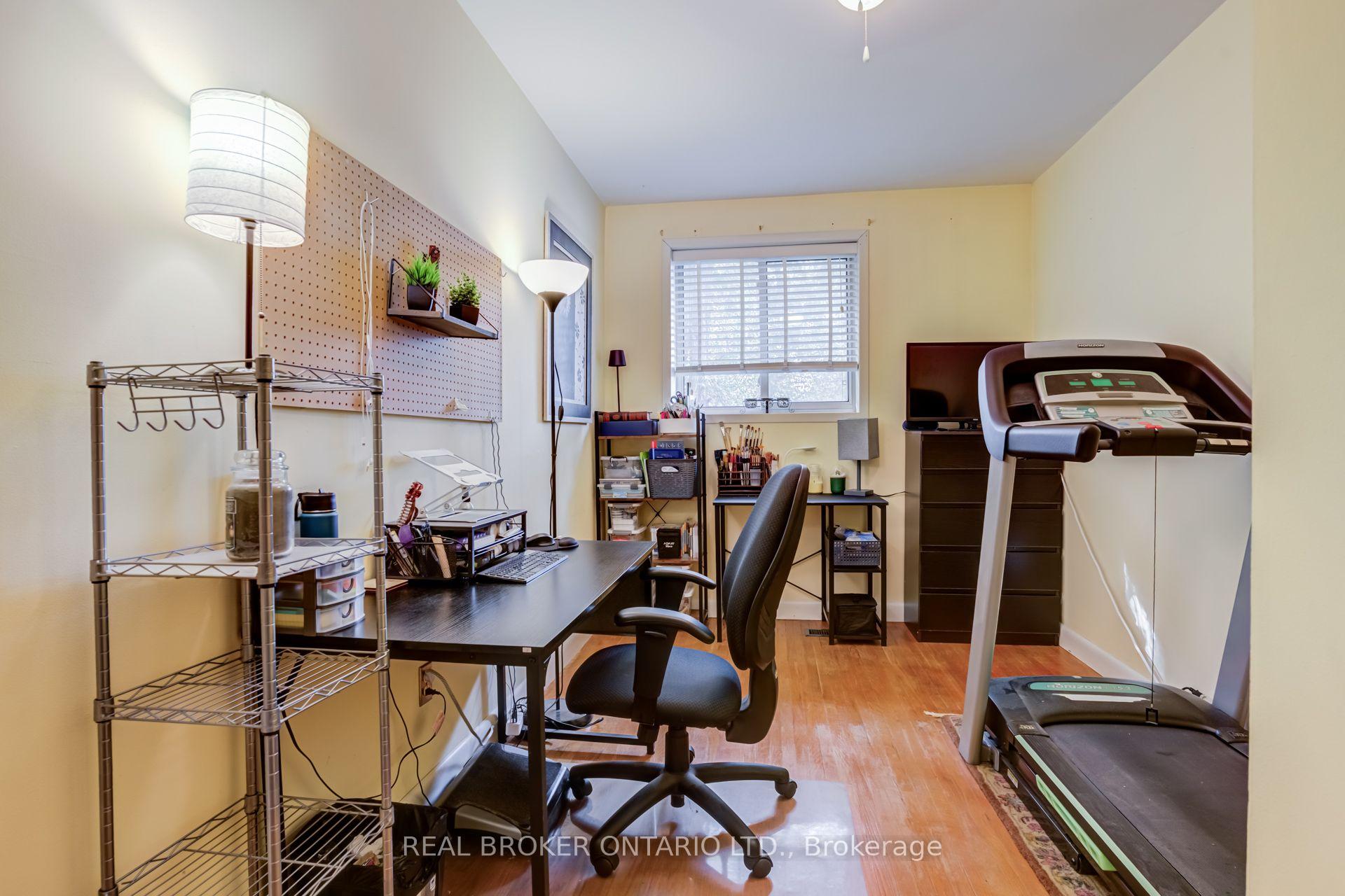 Photo 20 of 82 Tecumseth Drive, Aurora, Aurora Heights — HOMEH