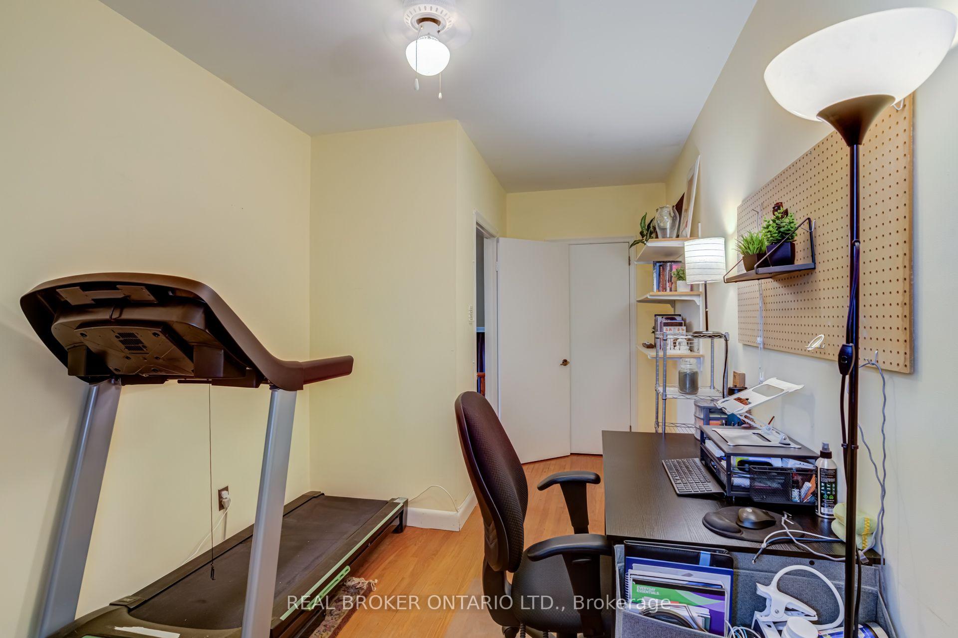 Photo 21 of 82 Tecumseth Drive, Aurora, Aurora Heights — HOMEH