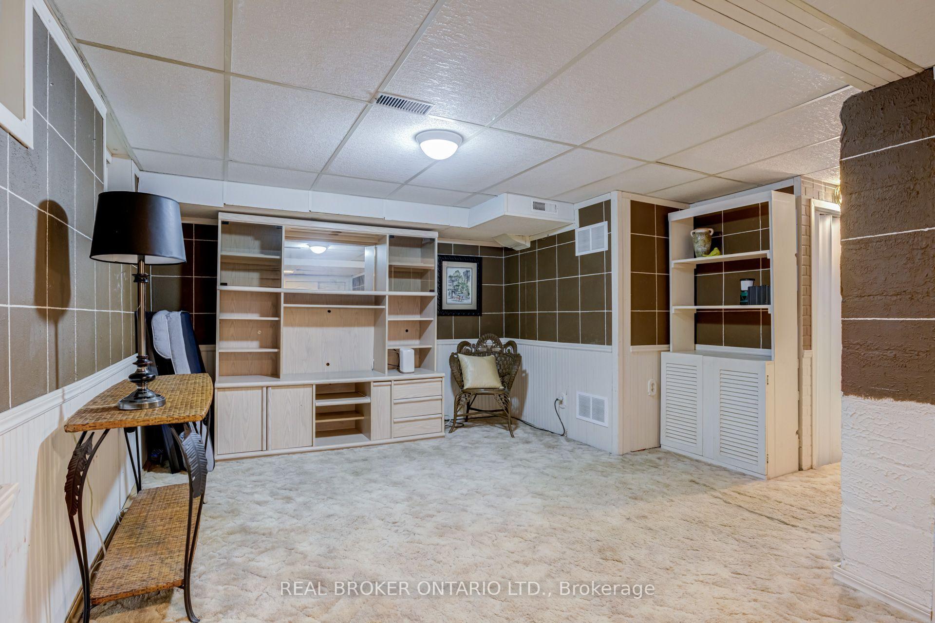 Photo 30 of 82 Tecumseth Drive, Aurora, Aurora Heights — HOMEH