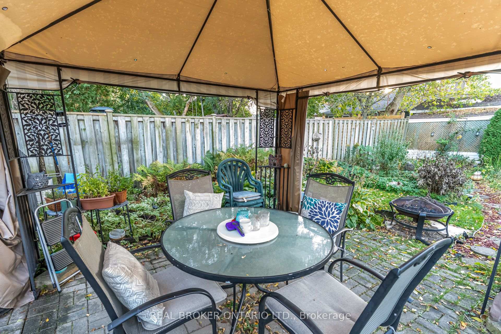 Photo 34 of 82 Tecumseth Drive, Aurora, Aurora Heights — HOMEH