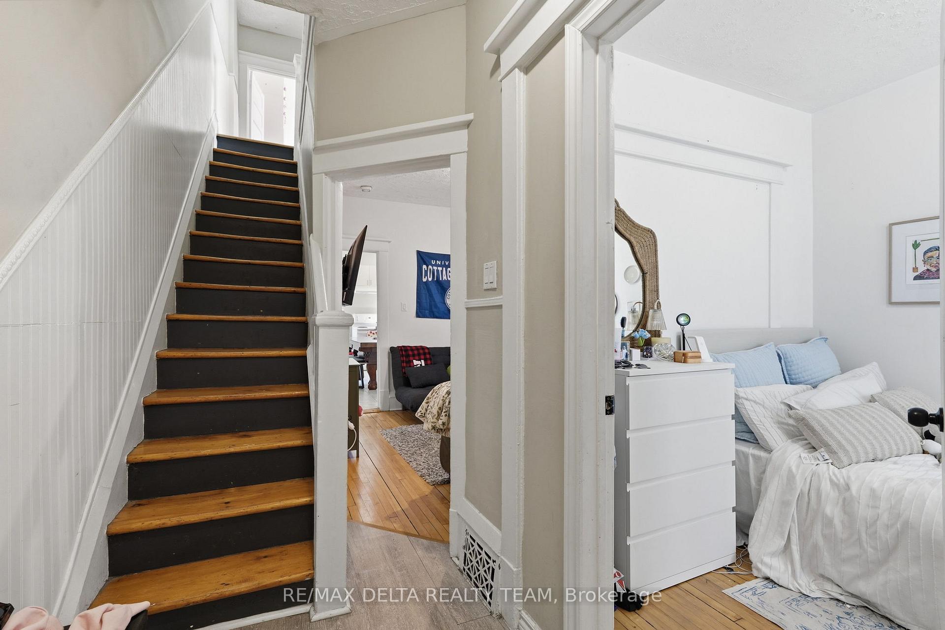 Photo 4 of 181 Goulburn Avenue, Ottawa, Sandy Hill — HOMEH