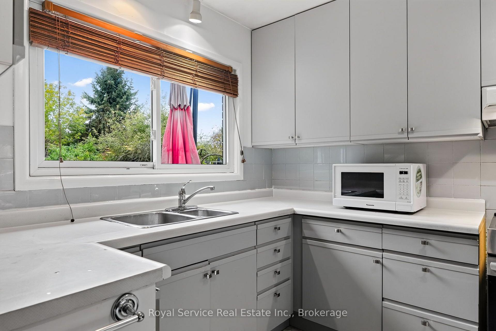 Photo 5 of 229 Water Street, Cobourg — HOMEH