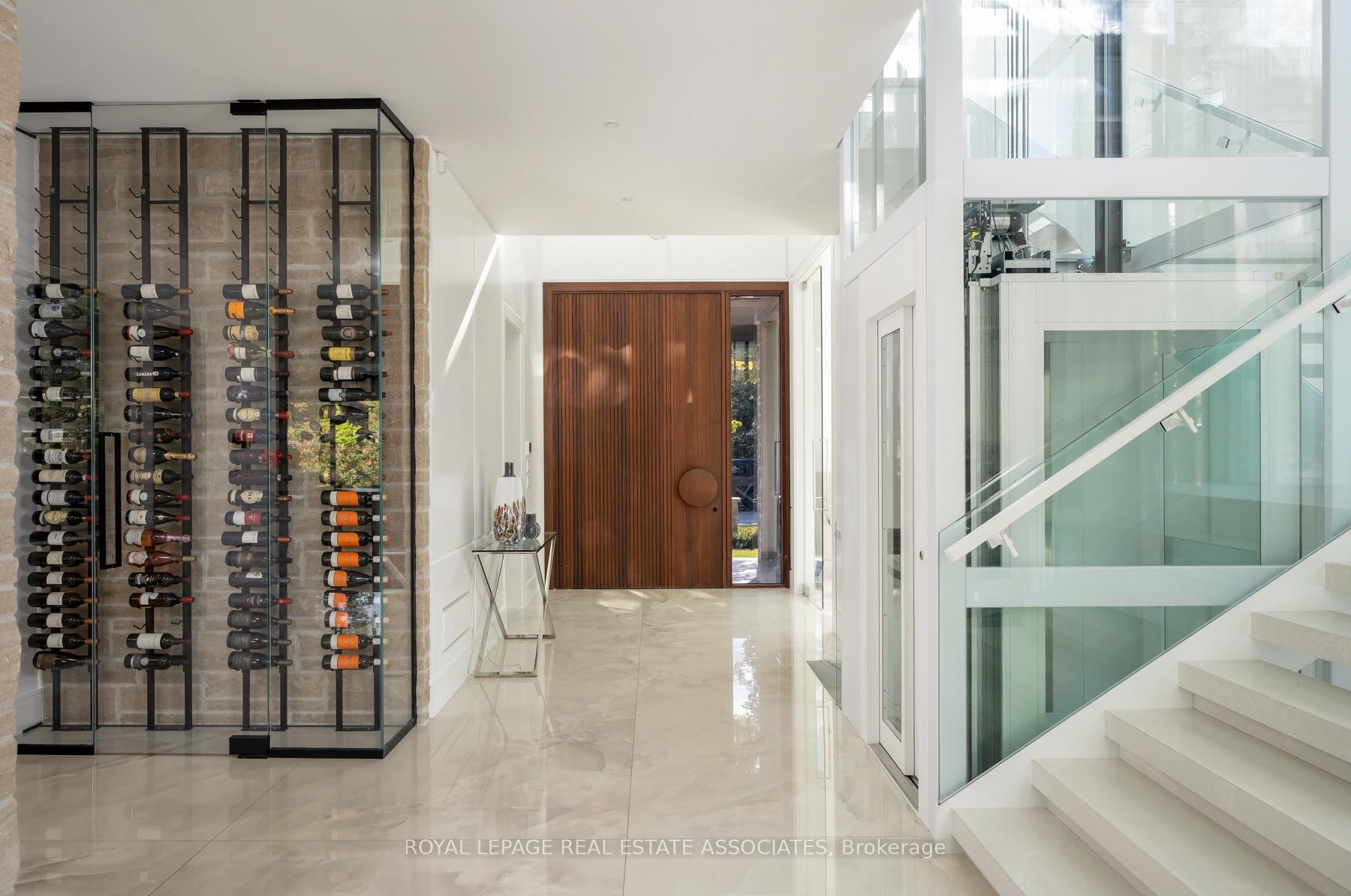Photo 3 of 1589 Glenhill Crescent, Mississauga, Lorne Park — HOMEH