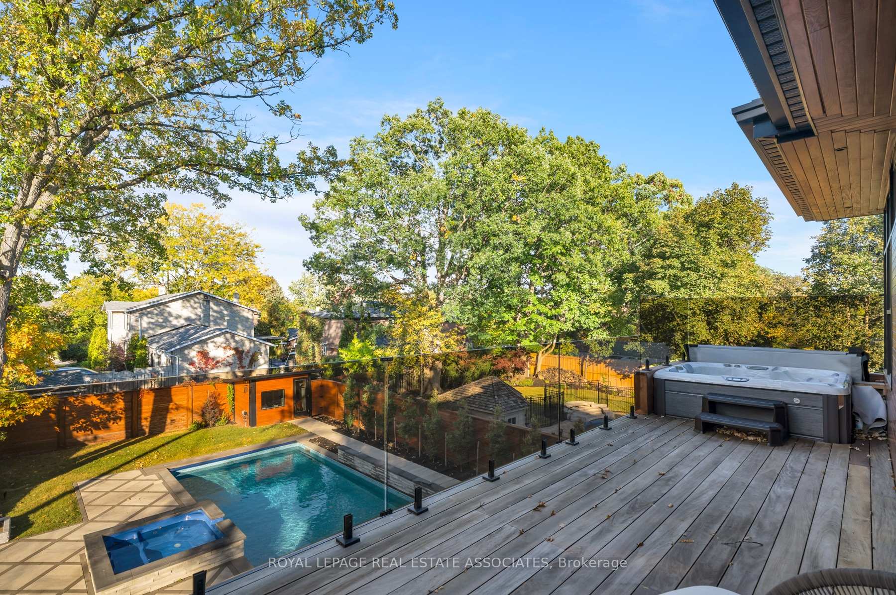 Photo 23 of 1589 Glenhill Crescent, Mississauga, Lorne Park — HOMEH