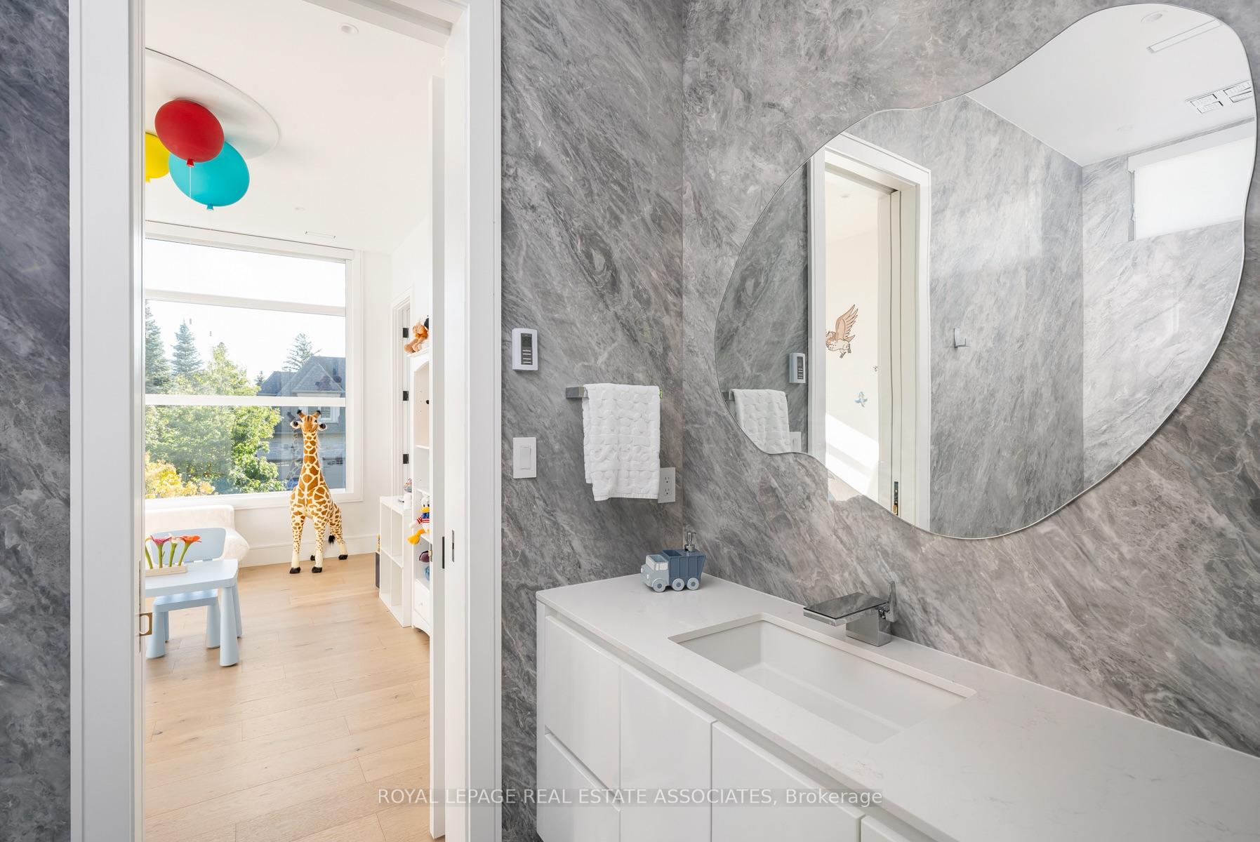Photo 30 of 1589 Glenhill Crescent, Mississauga, Lorne Park — HOMEH