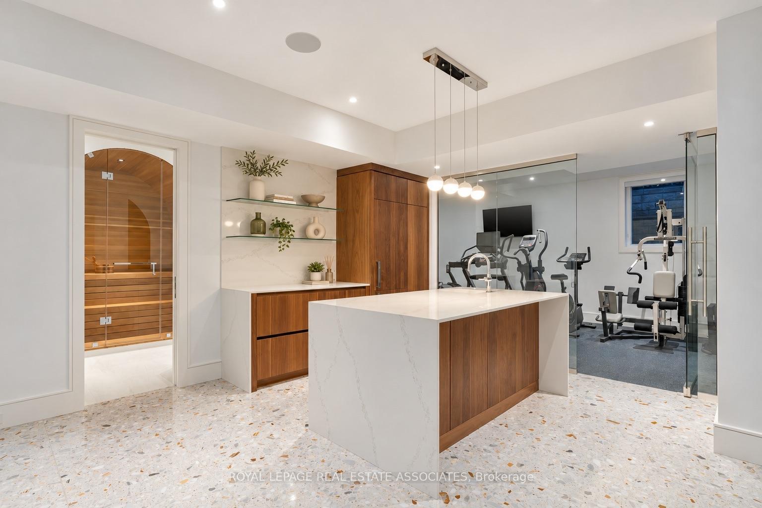 Photo 37 of 1589 Glenhill Crescent, Mississauga, Lorne Park — HOMEH