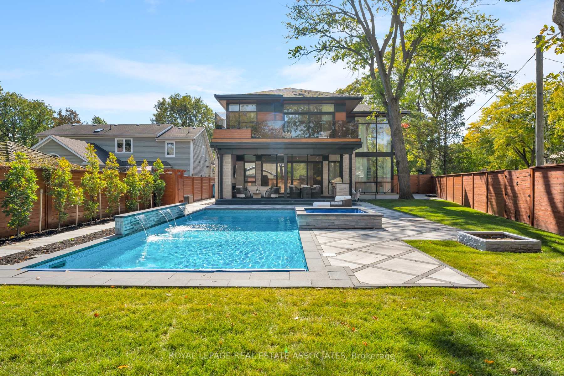 Photo 46 of 1589 Glenhill Crescent, Mississauga, Lorne Park — HOMEH