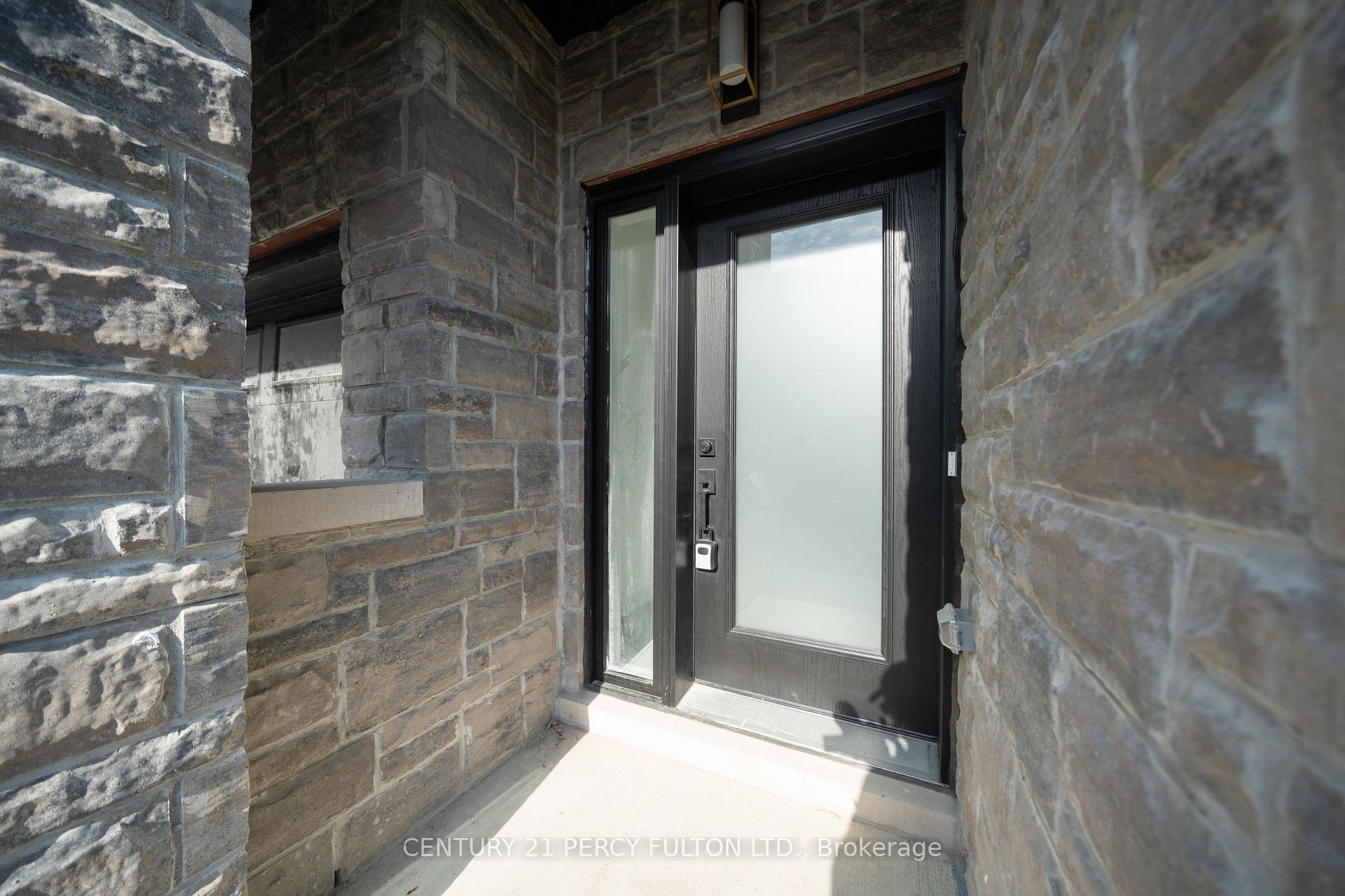 Photo 3 of Unit 6, 6635 Clock Court, Mississauga, Meadowvale — HOMEH