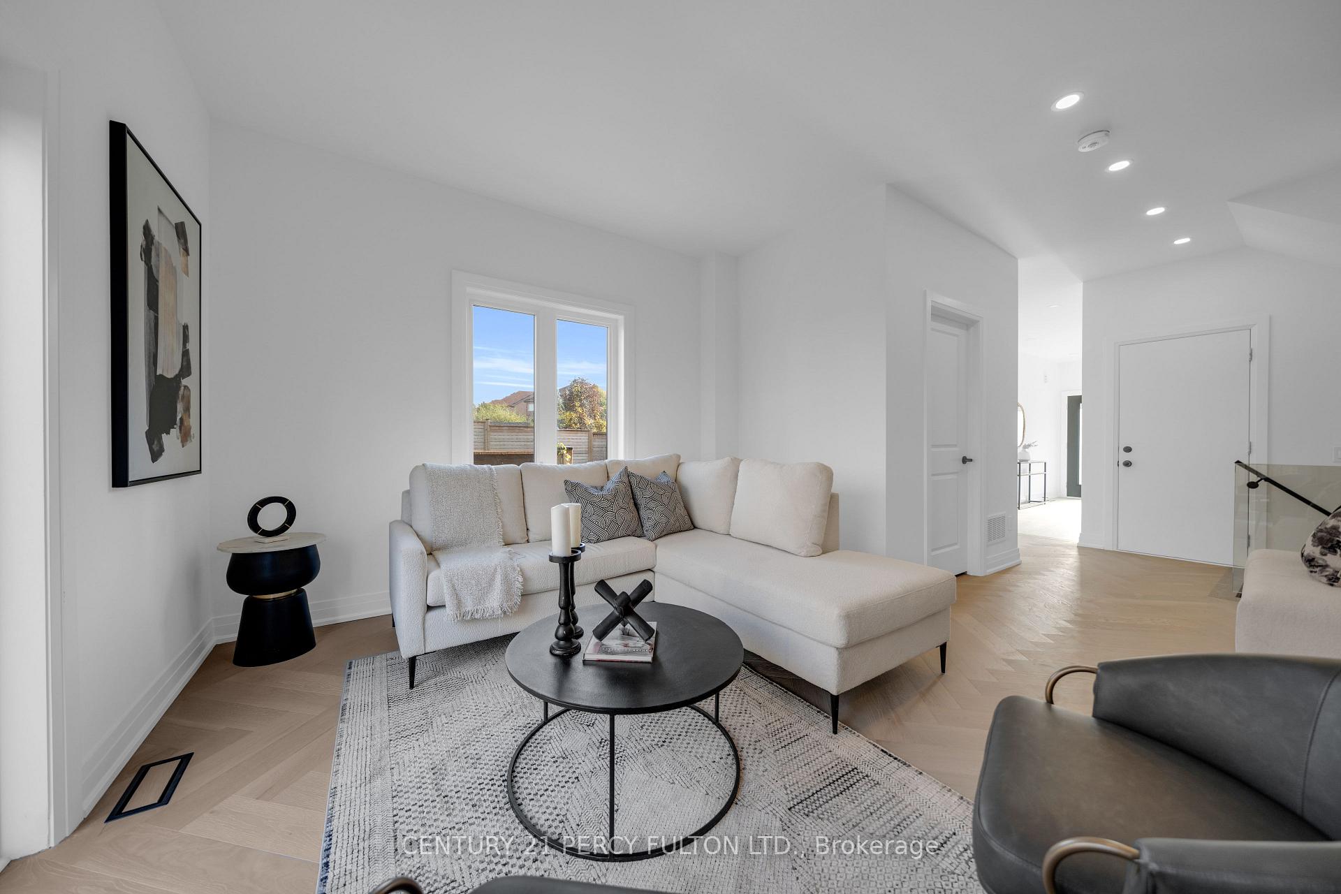 Photo 6 of Unit 6, 6635 Clock Court, Mississauga, Meadowvale — HOMEH