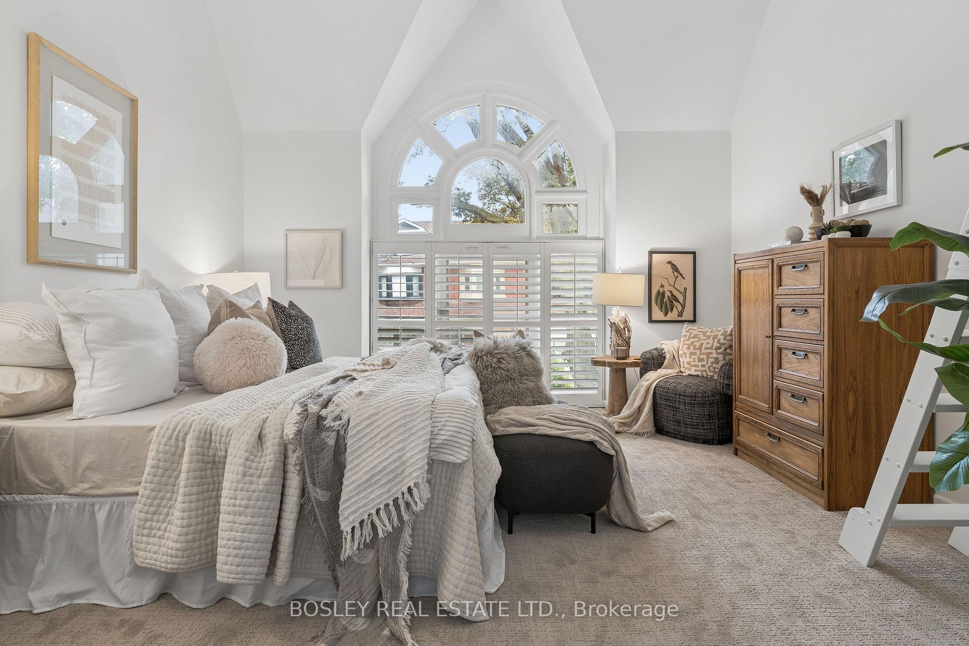 Photo 17 of 37 Hillsview Avenue, Toronto, High Park North — HOMEH