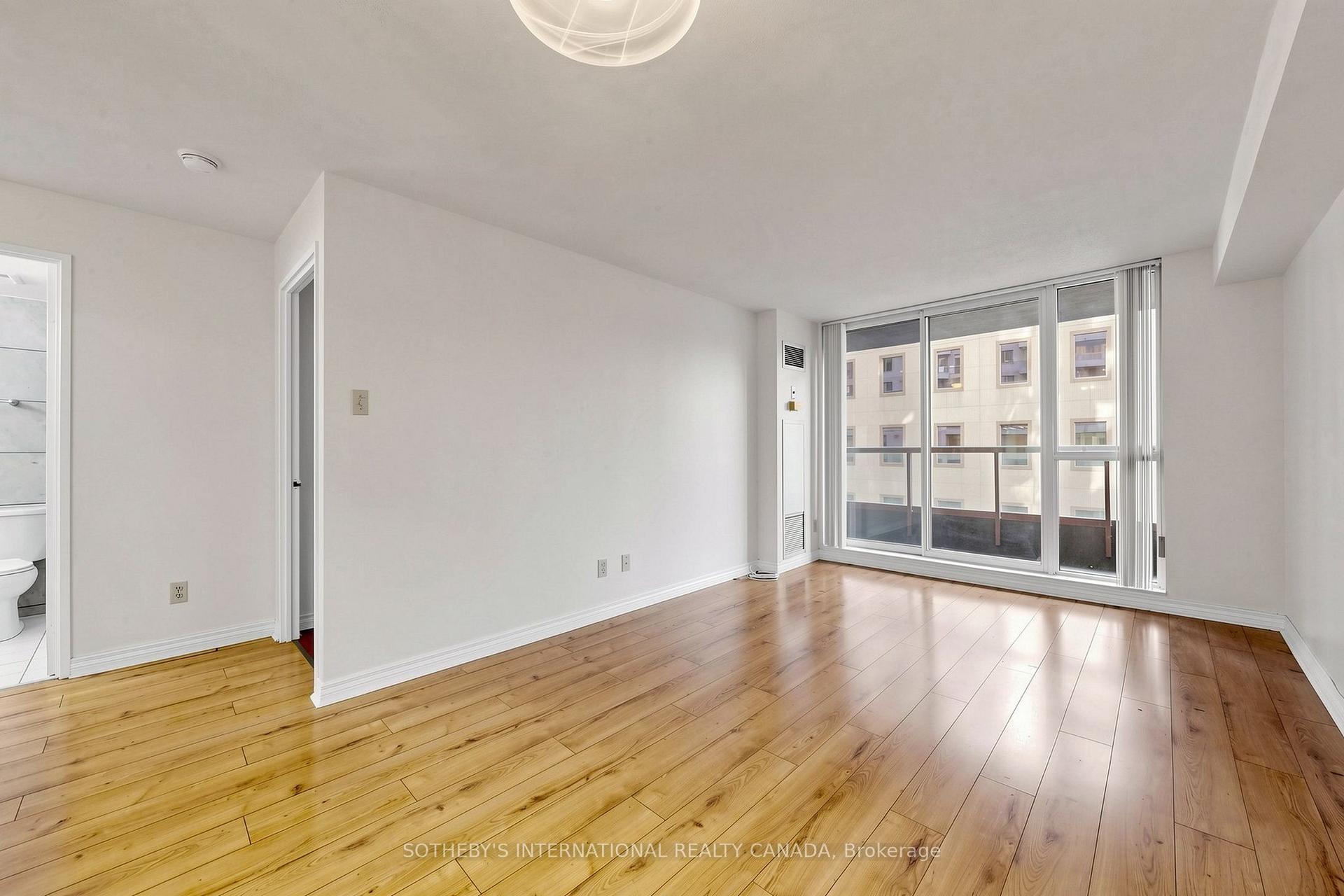 Photo 4 of Unit 502, 736 Bay Street, Toronto, Bay Street Corridor — HOMEH