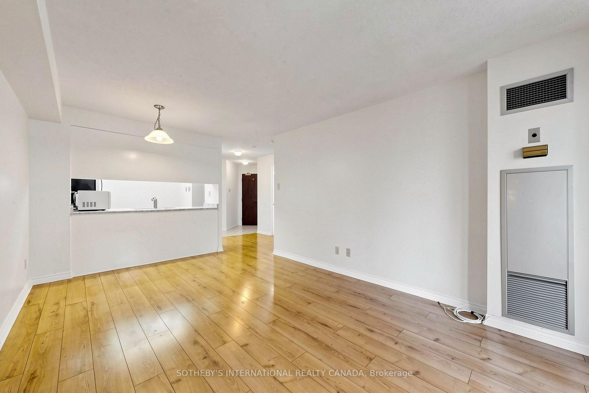 Photo 5 of Unit 502, 736 Bay Street, Toronto, Bay Street Corridor — HOMEH