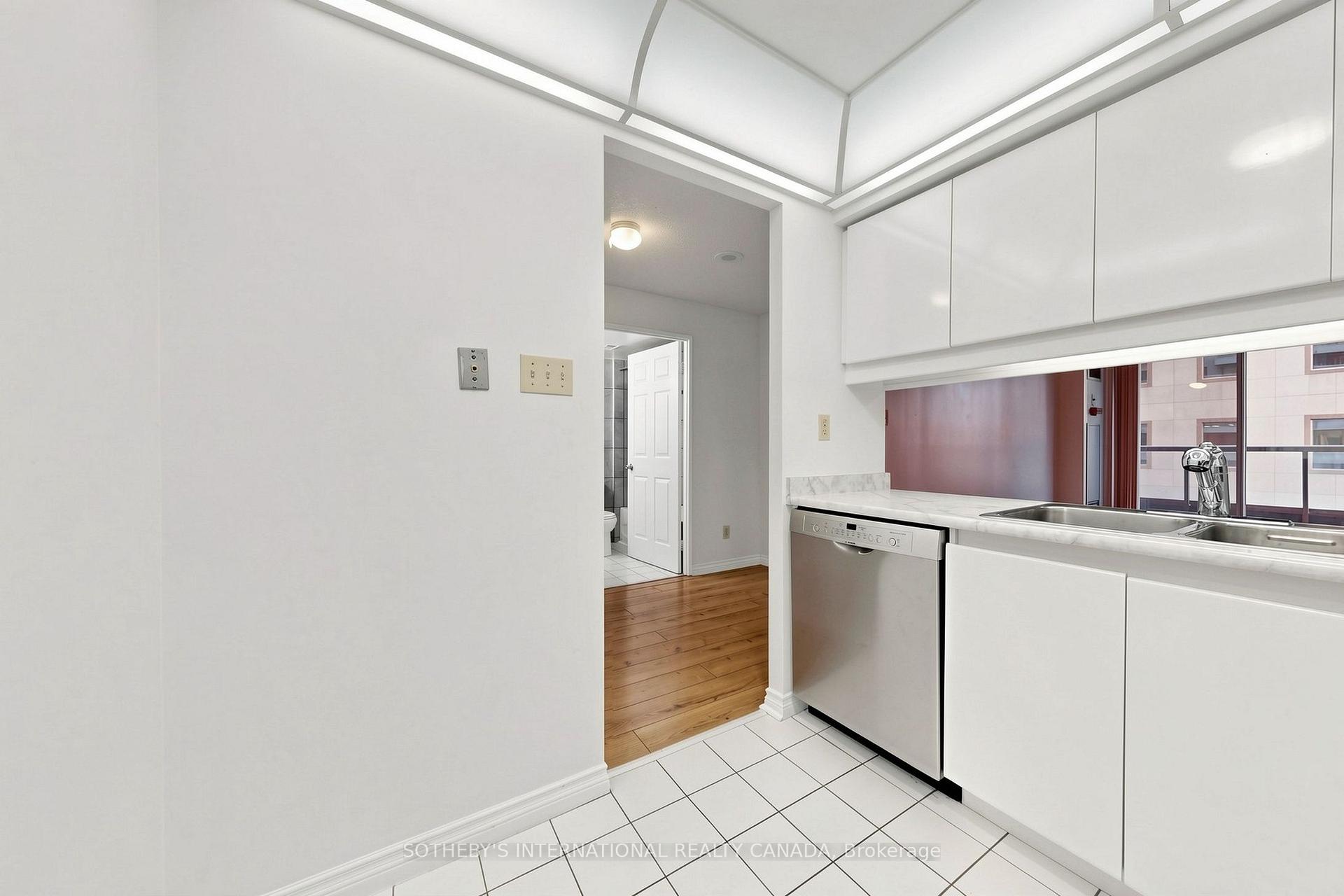 Photo 11 of Unit 502, 736 Bay Street, Toronto, Bay Street Corridor — HOMEH