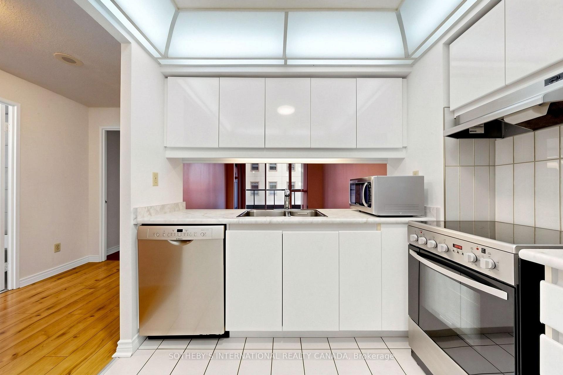 Photo 12 of Unit 502, 736 Bay Street, Toronto, Bay Street Corridor — HOMEH