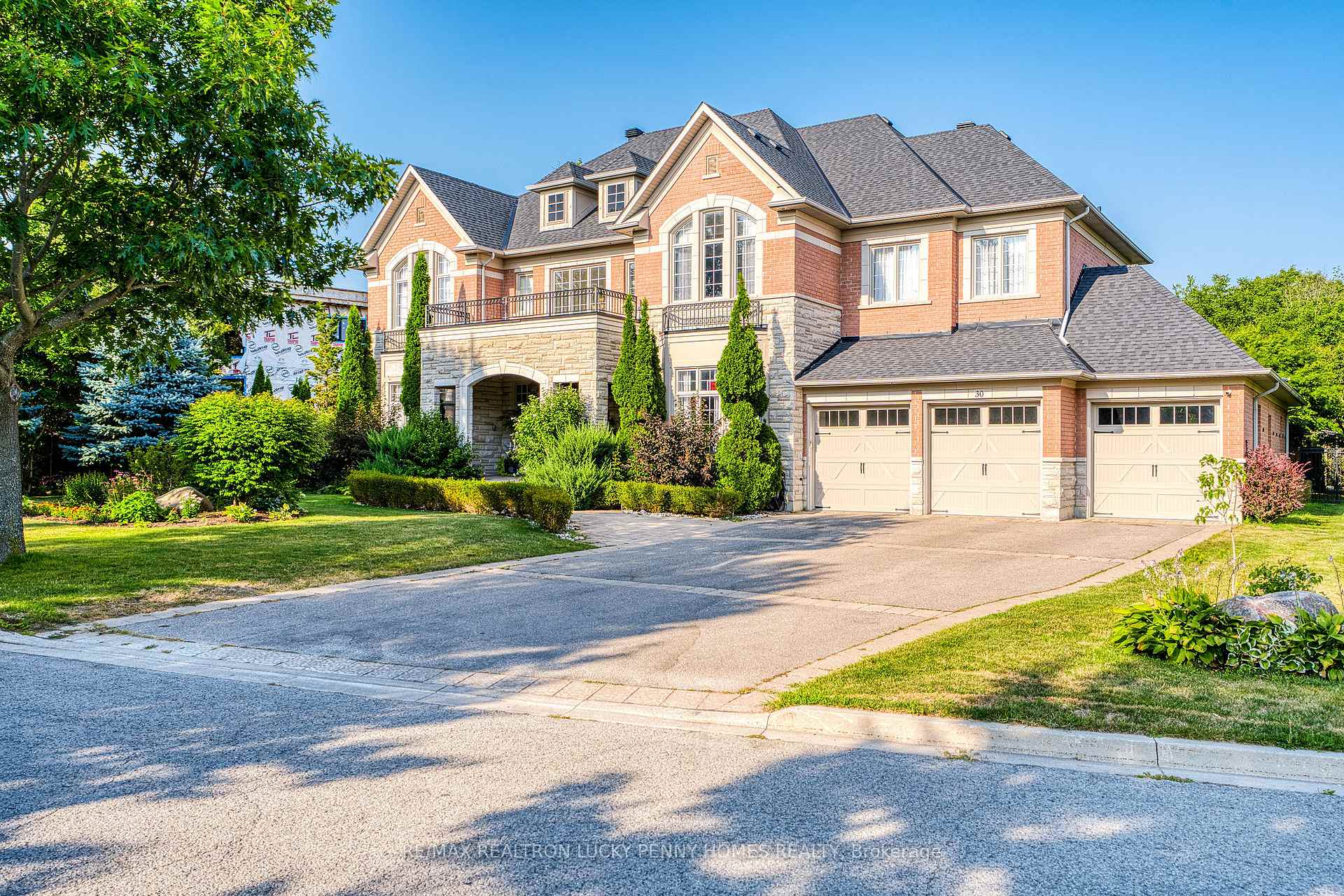 Photo 4 of 30 Bernadotte Drive, Markham, Devil's Elbow — HOMEH
