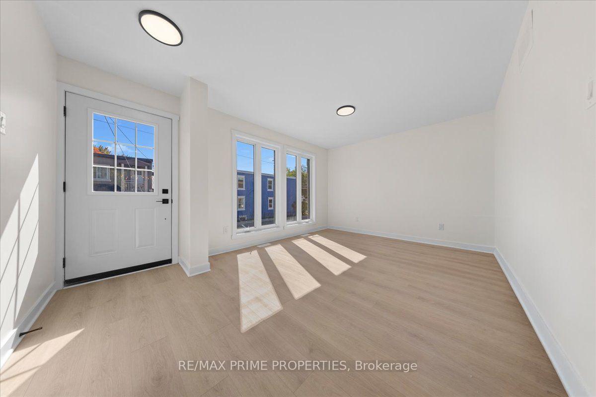 Photo 2 of 207 Carillon Street, Ottawa, Vanier — HOMEH