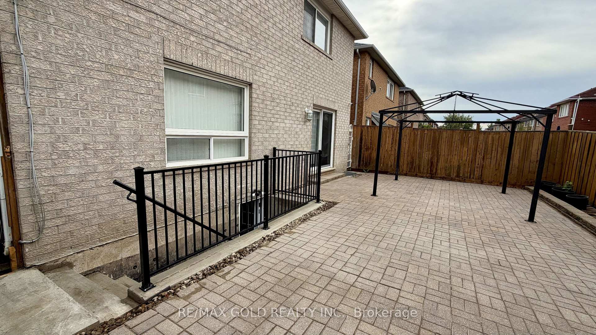 Photo 2 of 244 Brisdale Drive, Brampton, Fletcher's Meadow — HOMEH