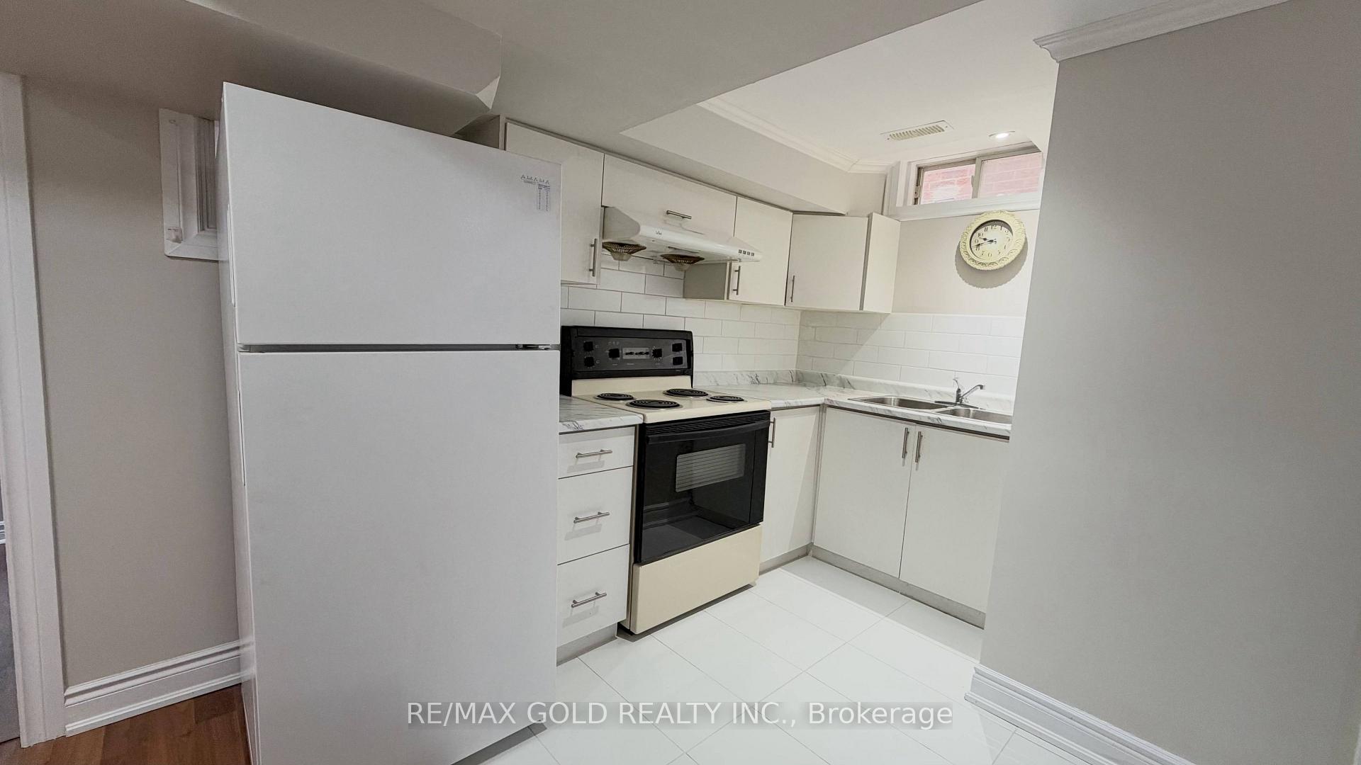 Photo 8 of 244 Brisdale Drive, Brampton, Fletcher's Meadow — HOMEH