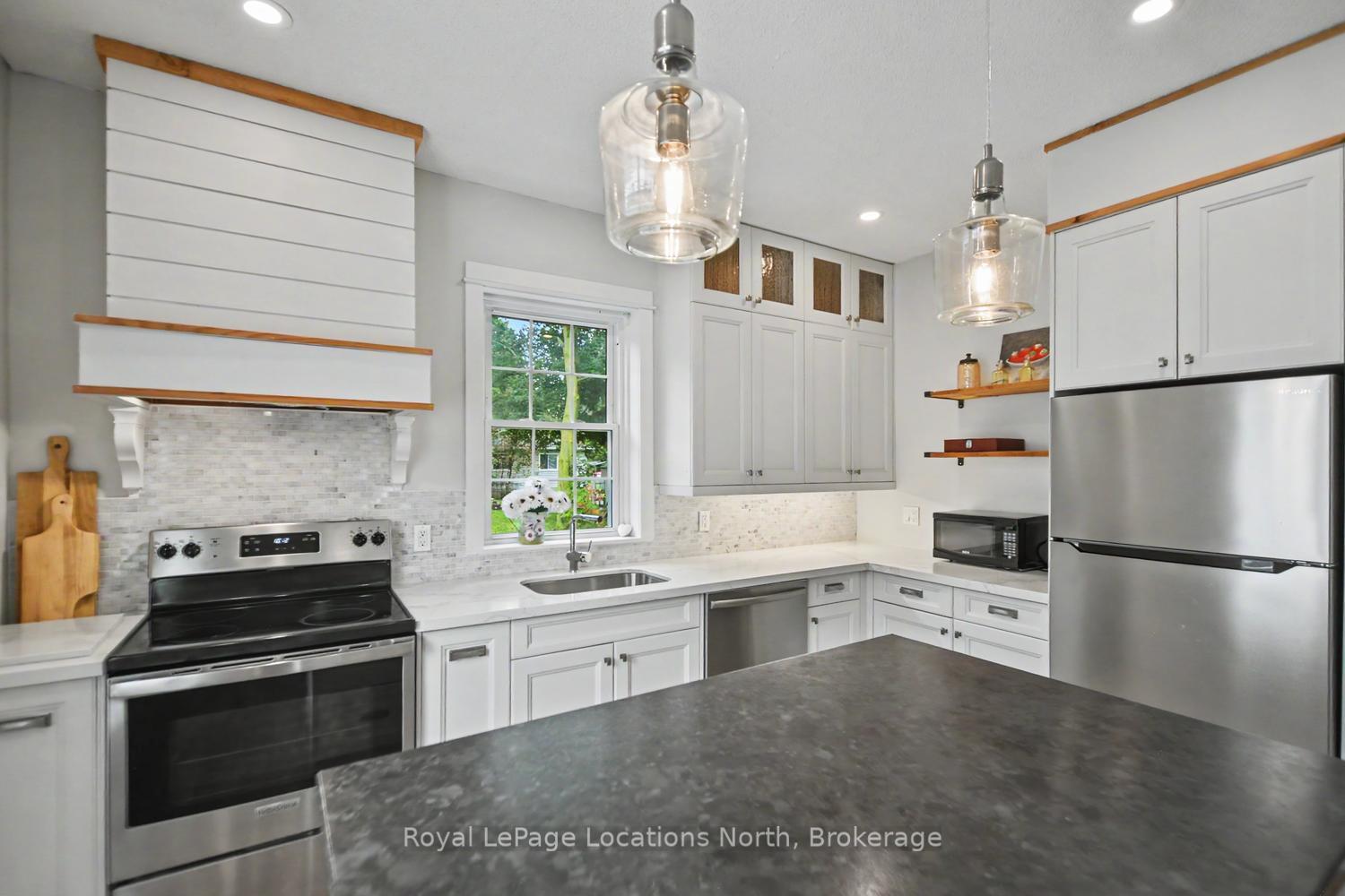 Photo 11 of 135 Marshall Street E, Meaford — HOMEH