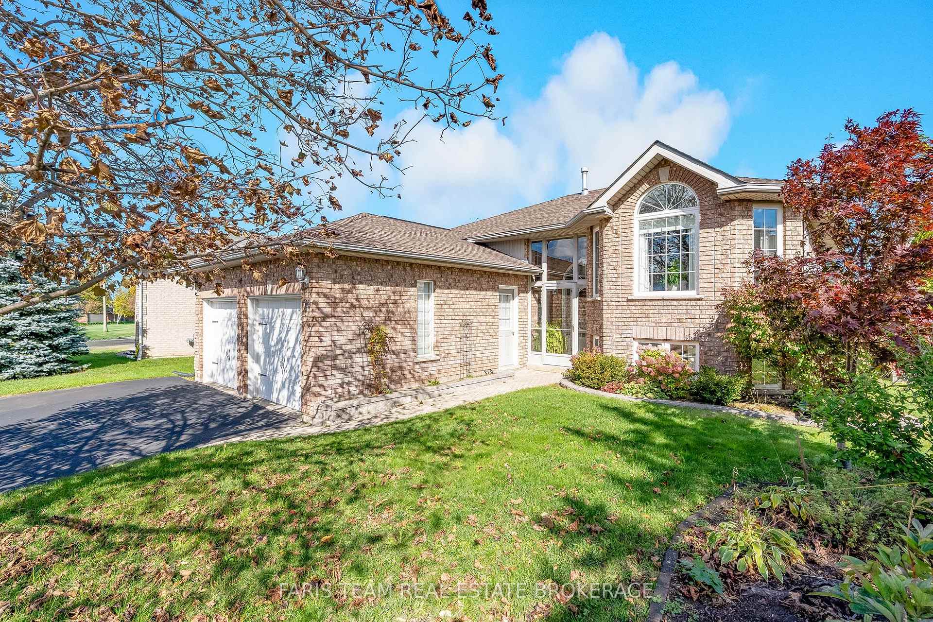 Photo 3 of 59 Carter Crescent, Orillia — HOMEH