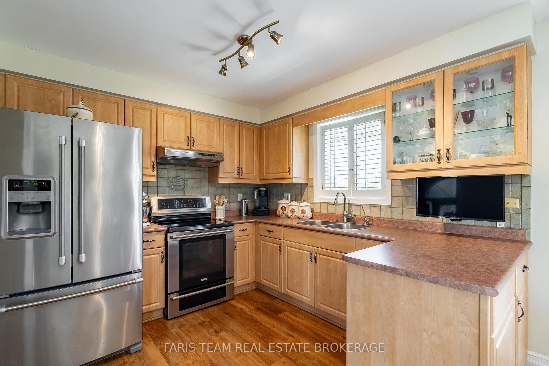 Photo 4 of 59 Carter Crescent, Orillia — HOMEH