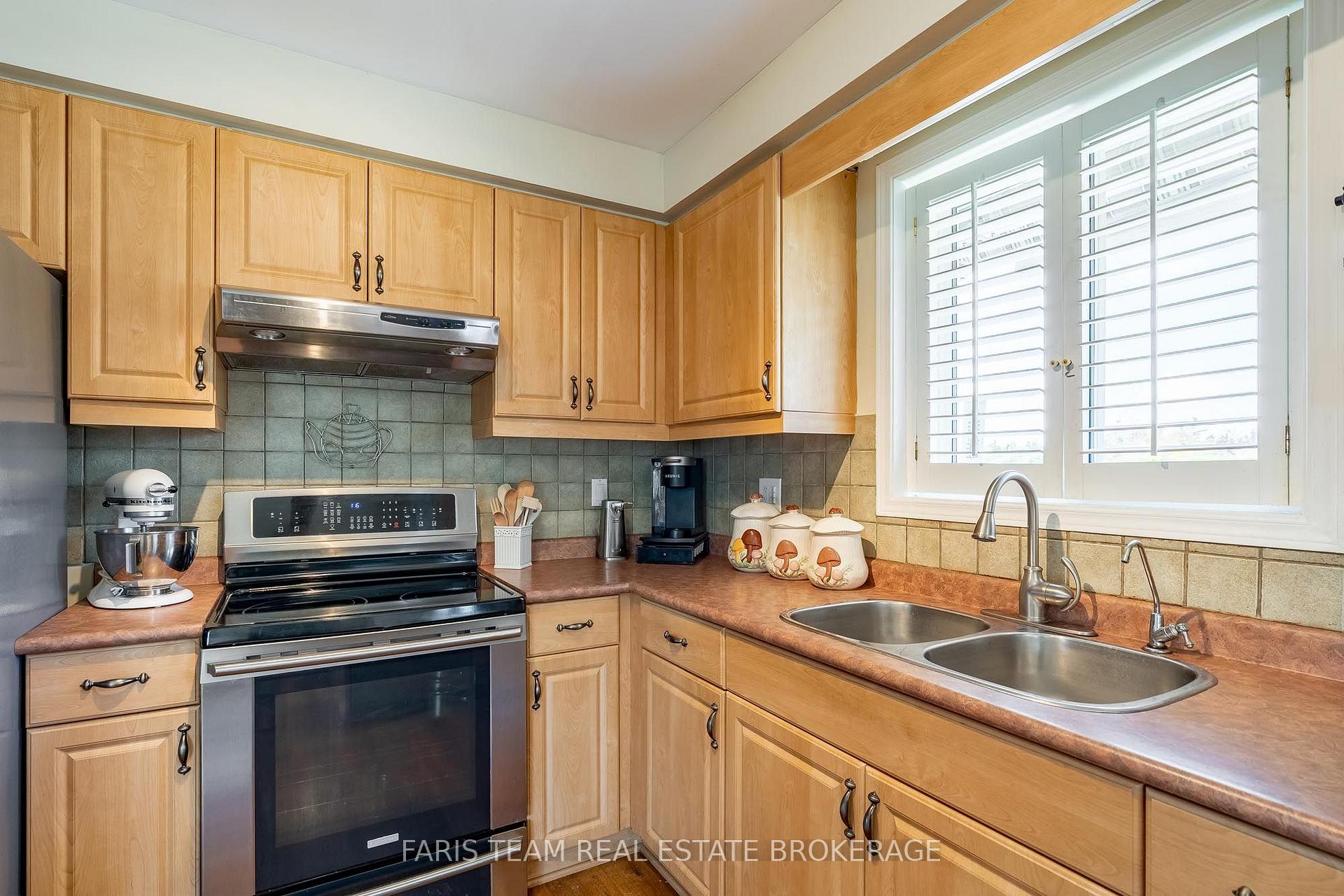 Photo 5 of 59 Carter Crescent, Orillia — HOMEH