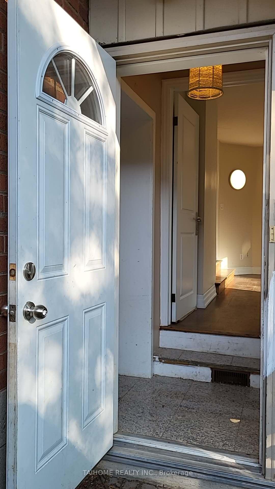 Photo 16 of 6 Vonda Avenue, North York, Willowdale East — HOMEH