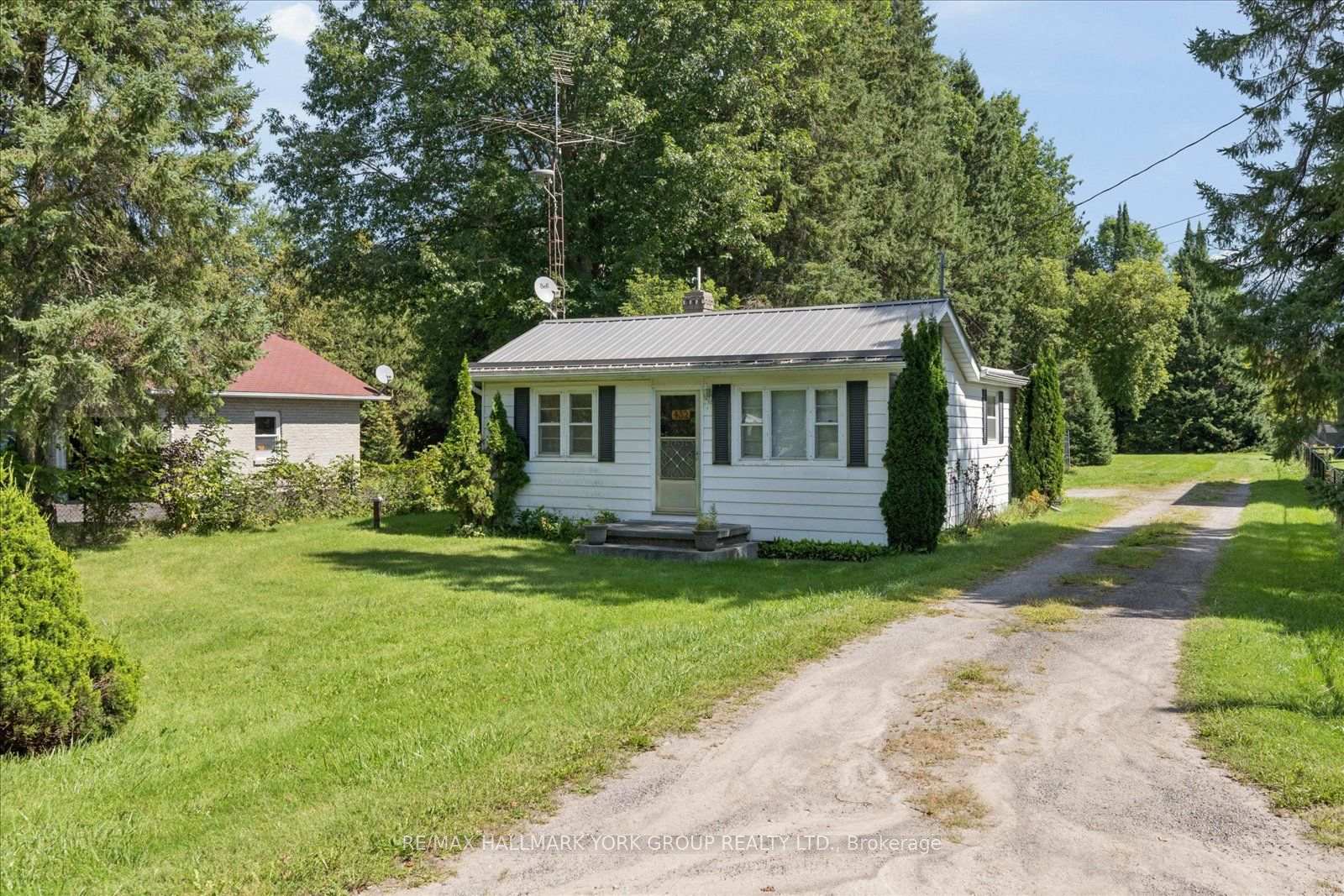 Photo 2 of 432 Catering Road, Georgina, Sutton & Jackson's Point — HOMEH