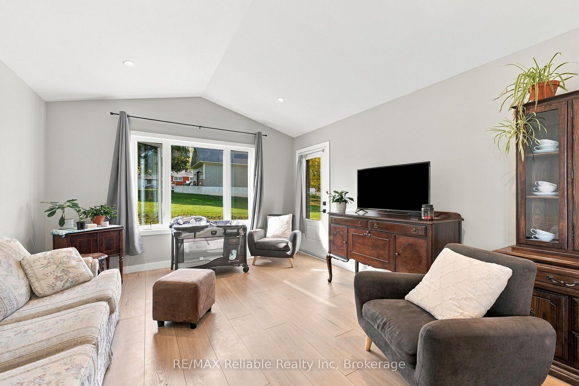 Photo 18 of 236 Beech Street, Central Huron, Clinton — HOMEH