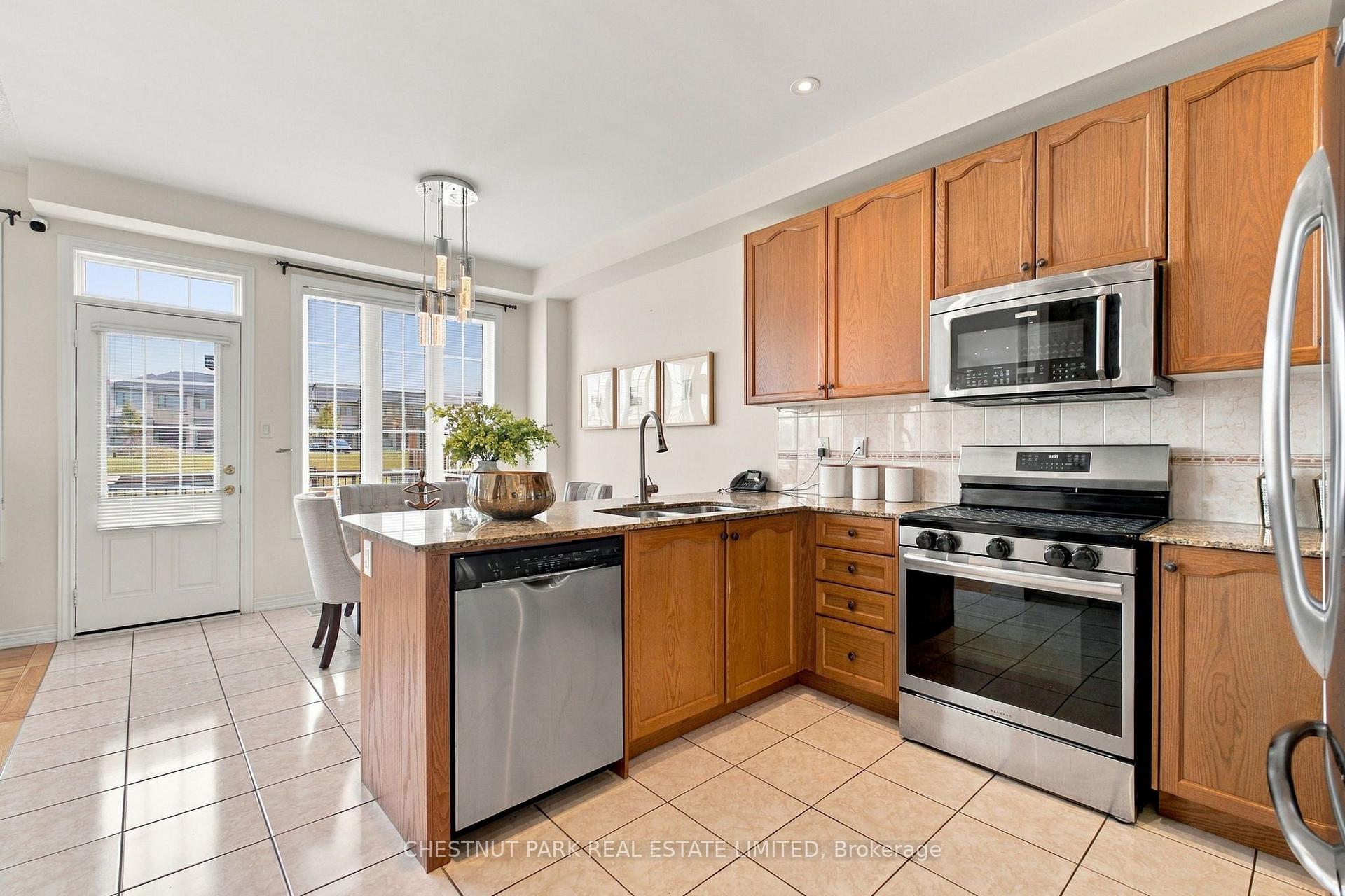 Photo 10 of 57 James Joyce Drive, Markham, Victoria Manor-Jennings Gate — HOMEH