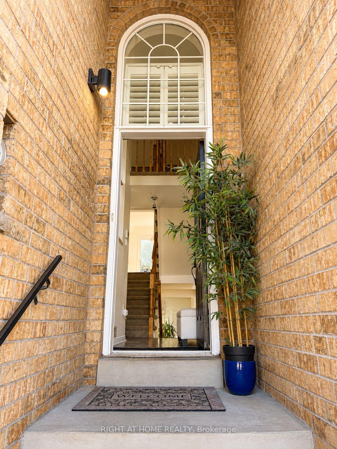 Photo 2 of 371 Fairgate Way, Oakville, Wedgewood Creek — HOMEH
