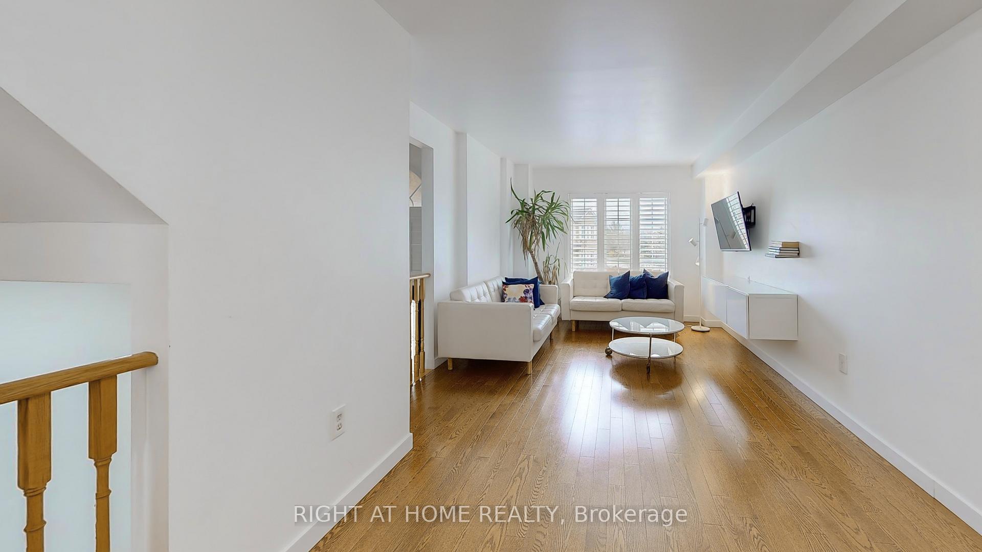 Photo 4 of 371 Fairgate Way, Oakville, Wedgewood Creek — HOMEH