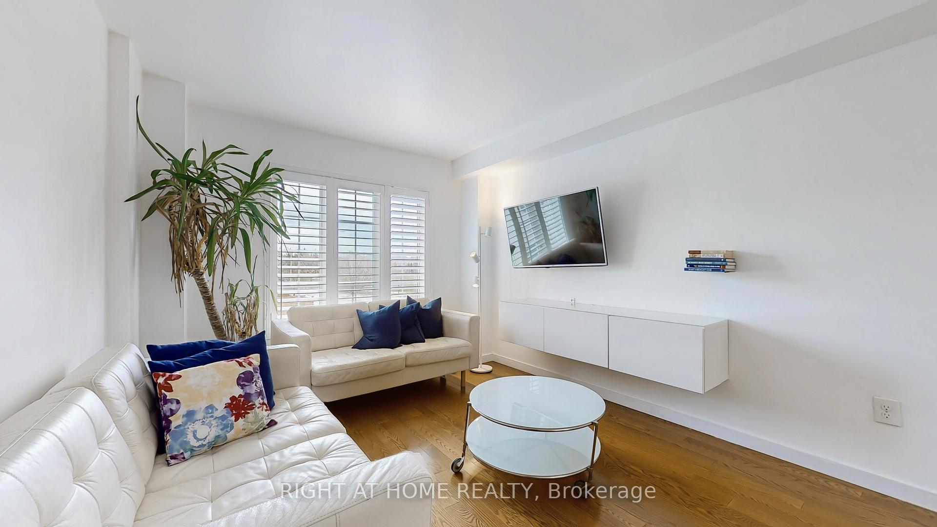 Photo 5 of 371 Fairgate Way, Oakville, Wedgewood Creek — HOMEH