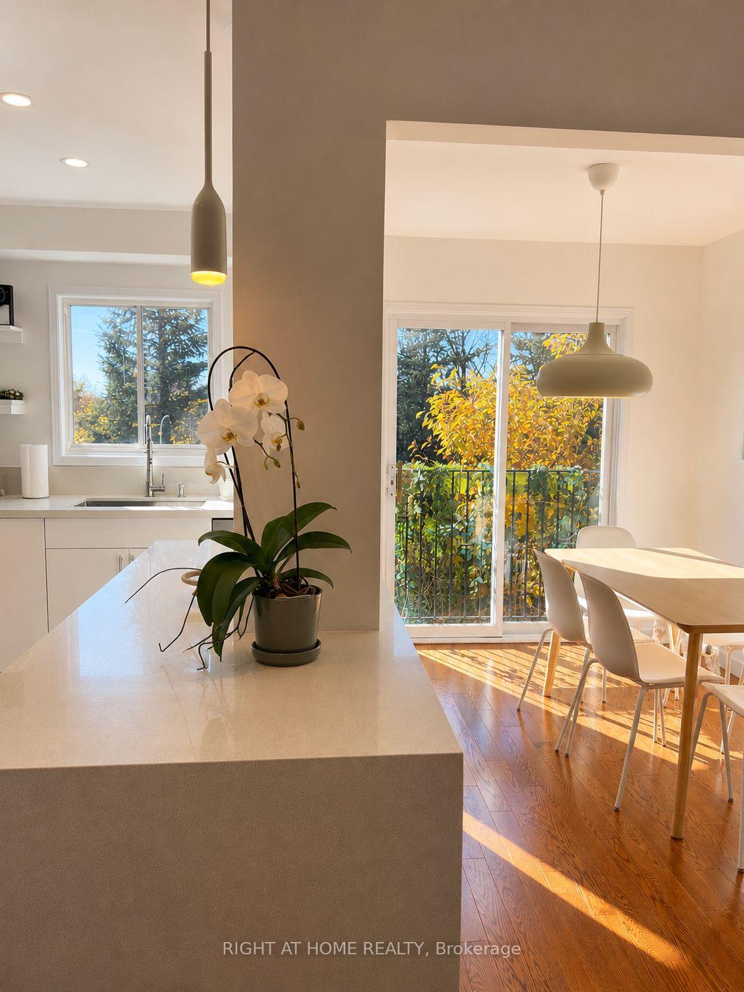 Photo 9 of 371 Fairgate Way, Oakville, Wedgewood Creek — HOMEH