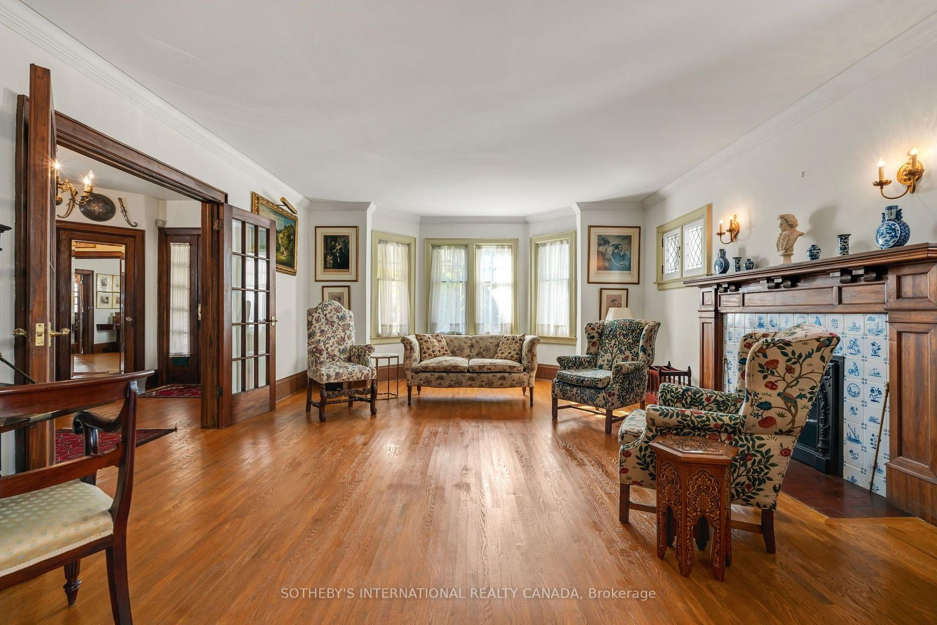 Photo 4 of 38 Chaplin Crescent, Toronto, Yonge-Eglinton — HOMEH