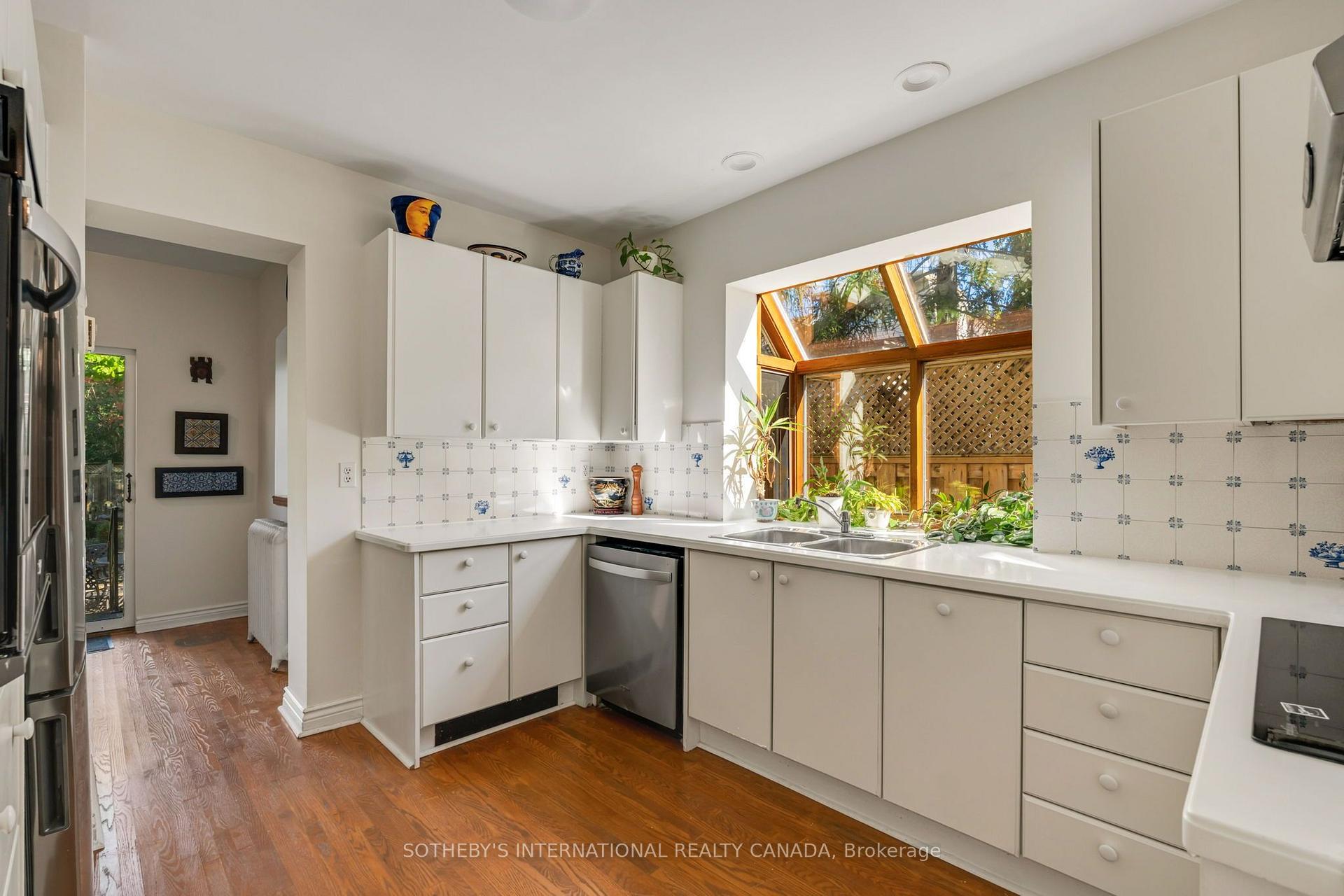 Photo 7 of 38 Chaplin Crescent, Toronto, Yonge-Eglinton — HOMEH