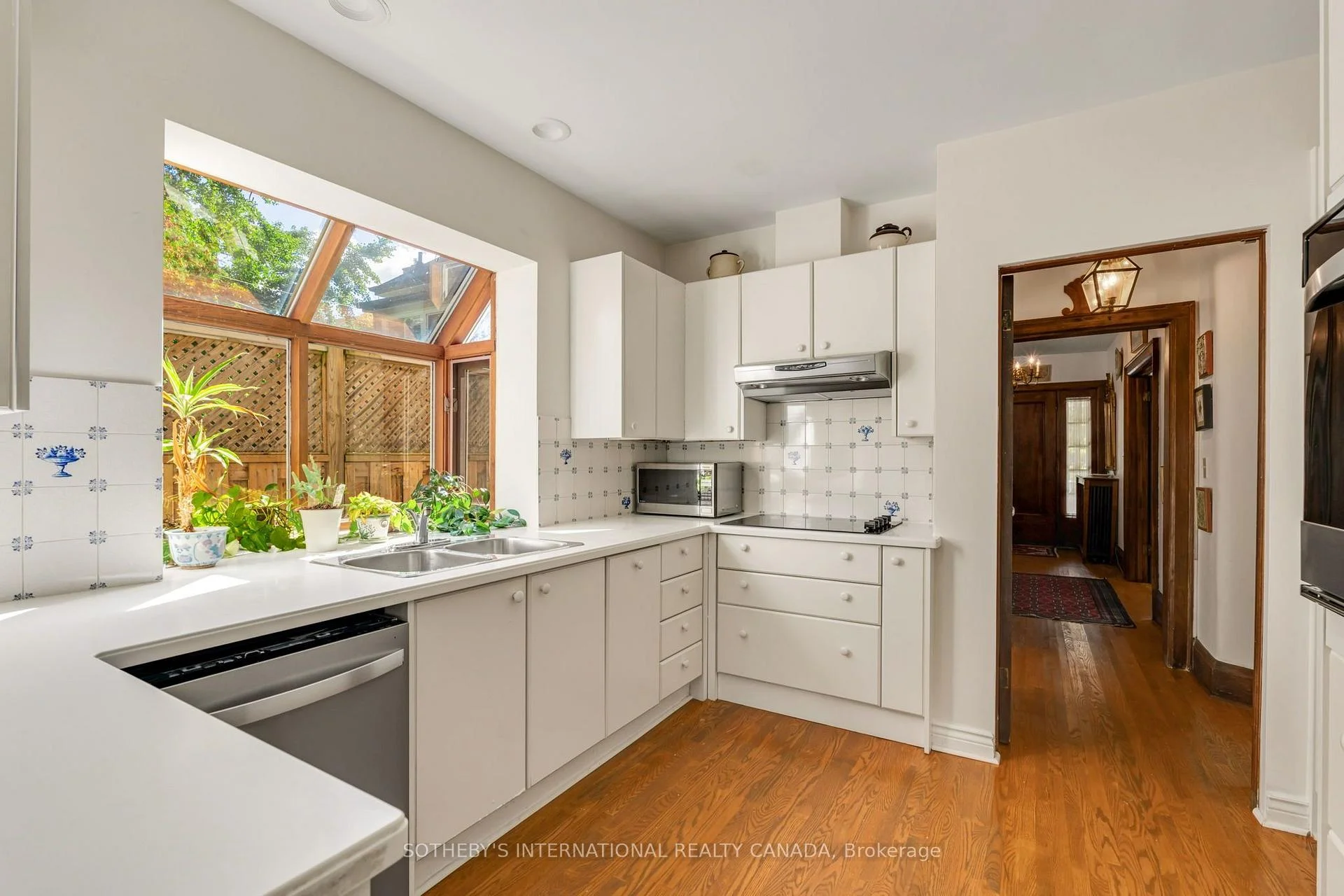 Photo 10 of 38 Chaplin Crescent, Toronto, Yonge-Eglinton — HOMEH