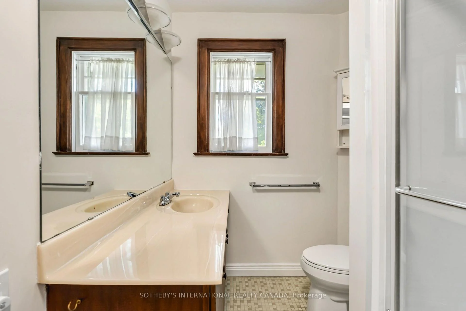 Photo 16 of 38 Chaplin Crescent, Toronto, Yonge-Eglinton — HOMEH