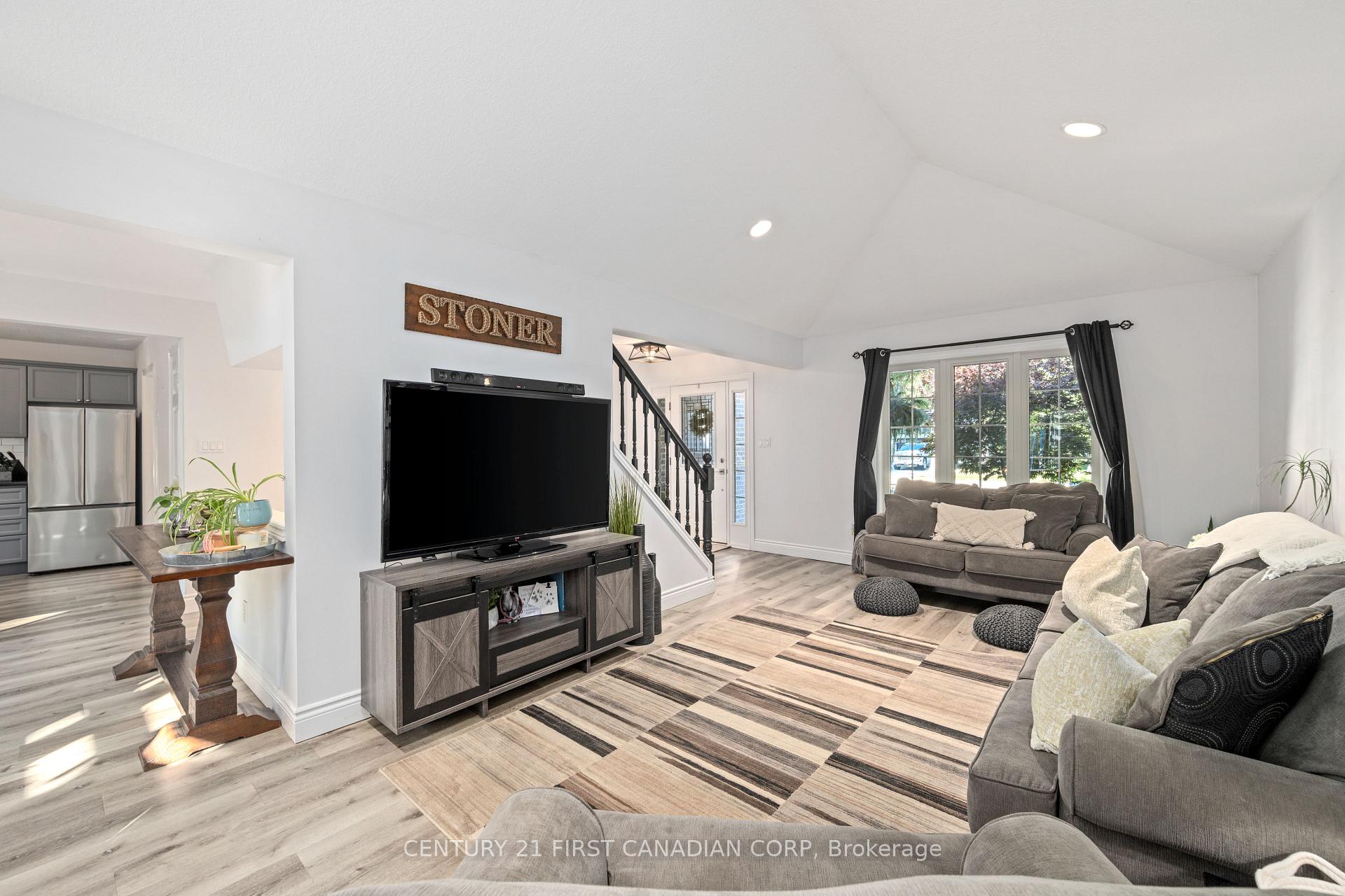 Photo 8 of 101 Duchess Avenue, Lucan Biddulph, Lucan — HOMEH