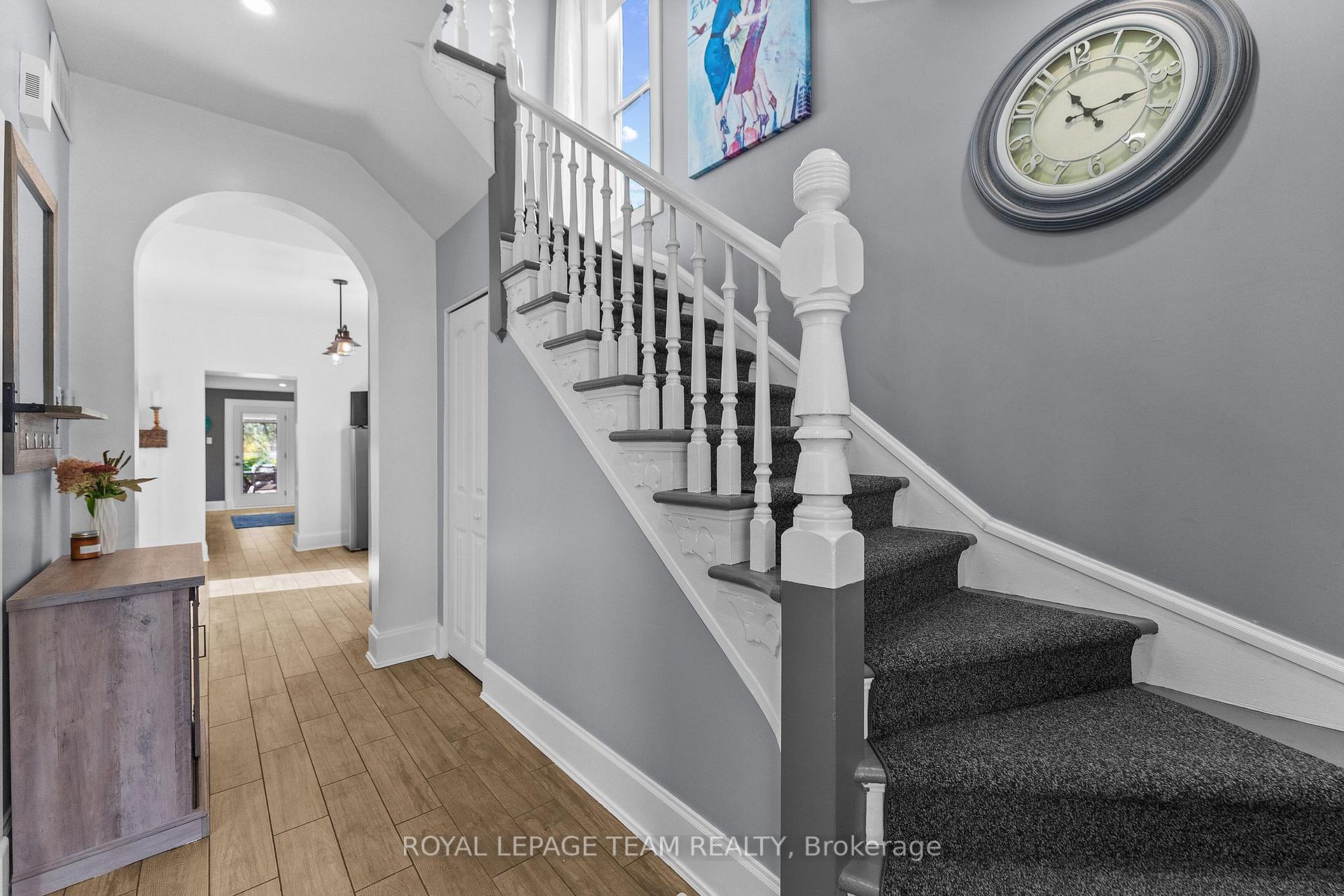 Photo 5 of 729 Raglan Street S, Renfrew, Renfrew — HOMEH