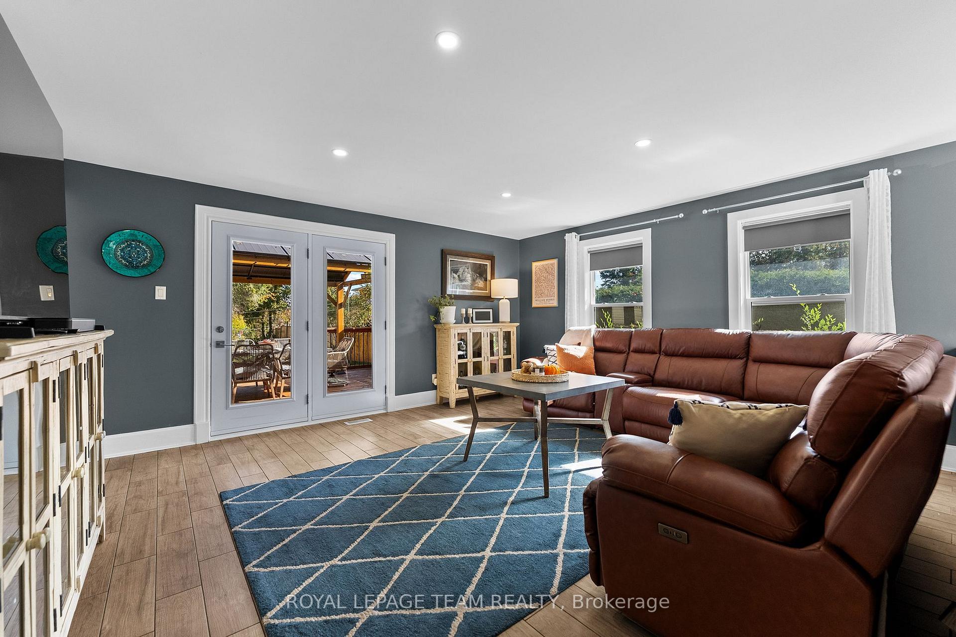Photo 6 of 729 Raglan Street S, Renfrew, Renfrew — HOMEH