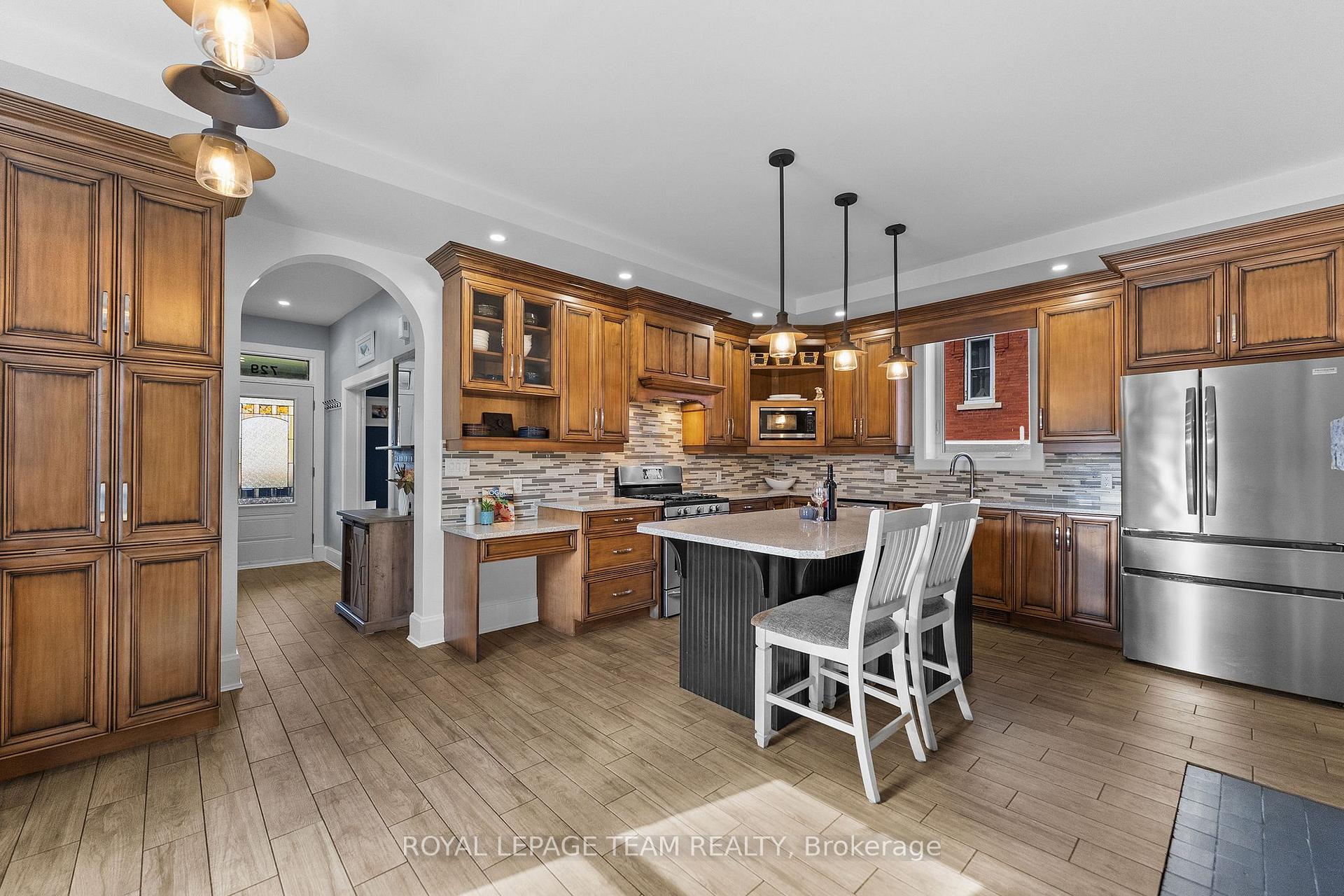Photo 10 of 729 Raglan Street S, Renfrew, Renfrew — HOMEH