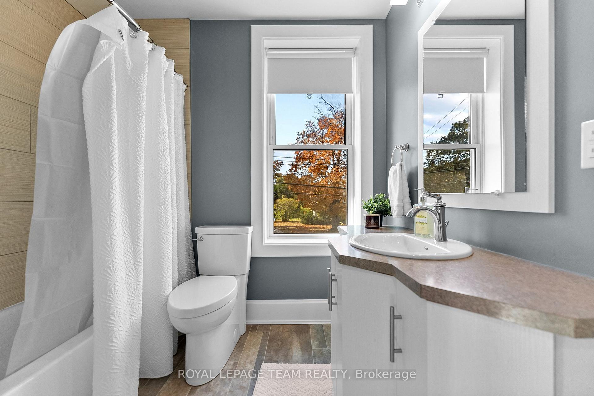 Photo 18 of 729 Raglan Street S, Renfrew, Renfrew — HOMEH