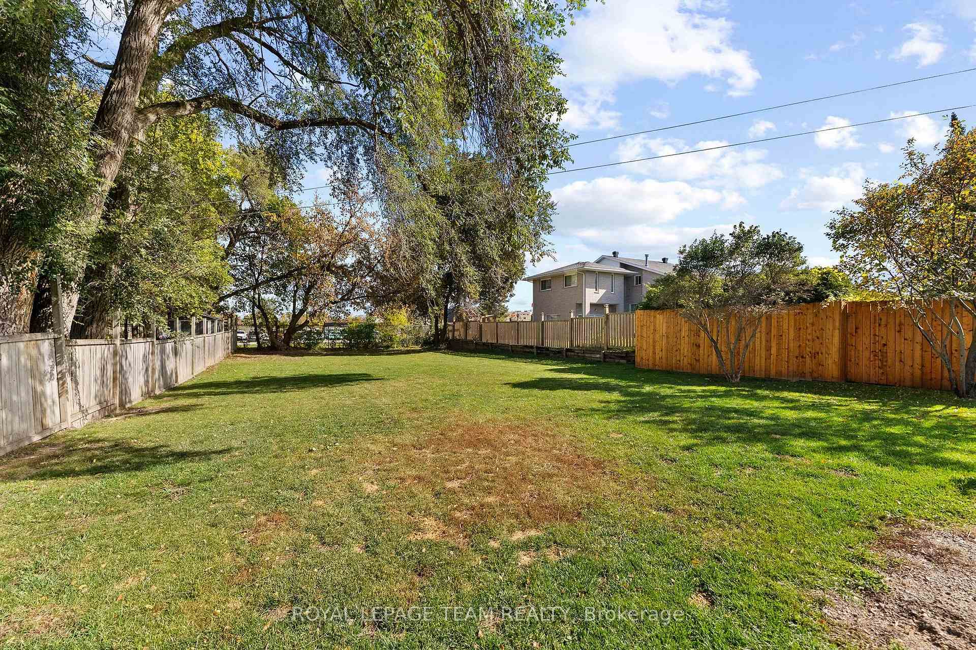 Photo 32 of 729 Raglan Street S, Renfrew, Renfrew — HOMEH